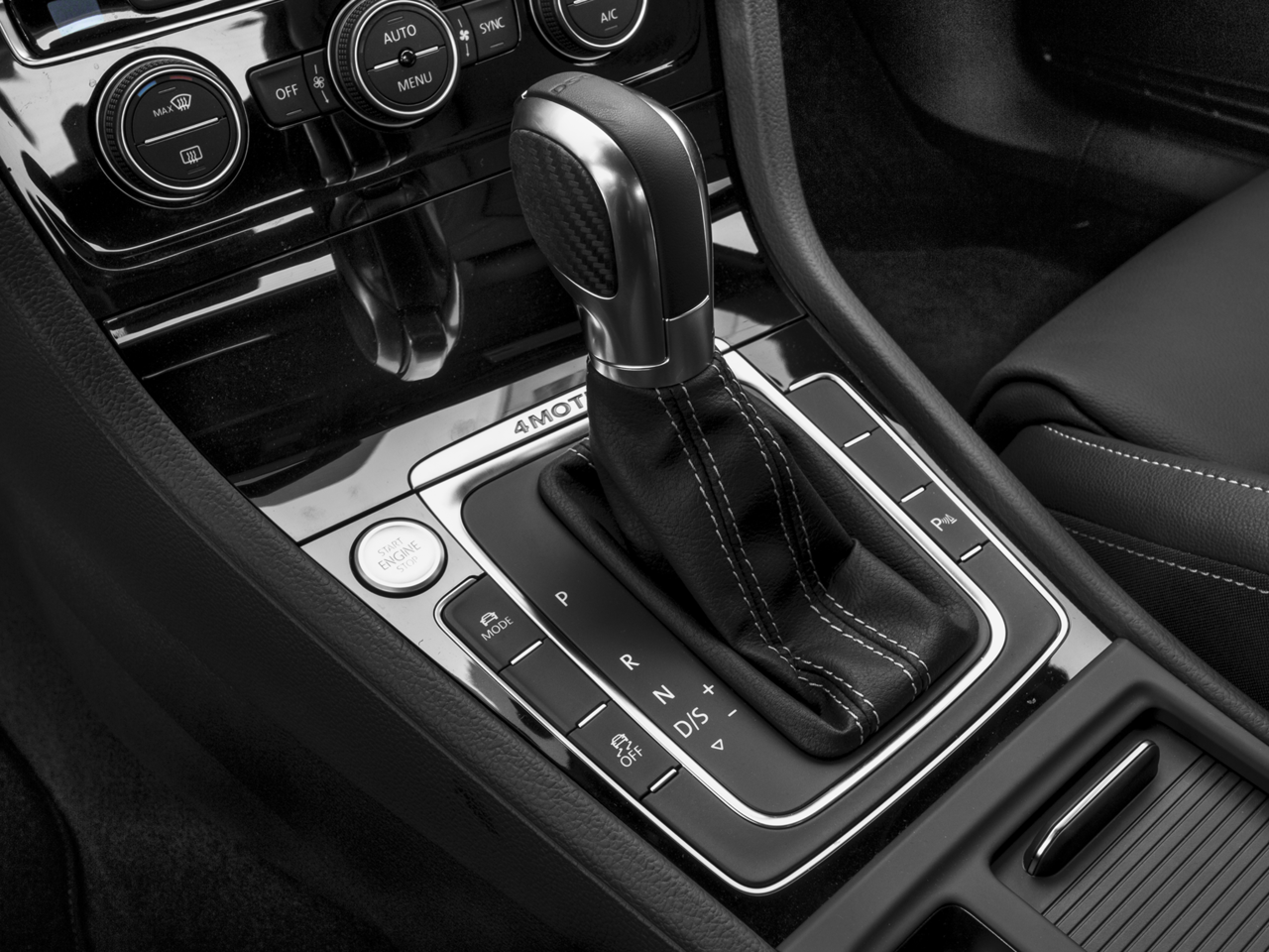 2016 Volkswagen Golf R DCC & Navigation 4Motion