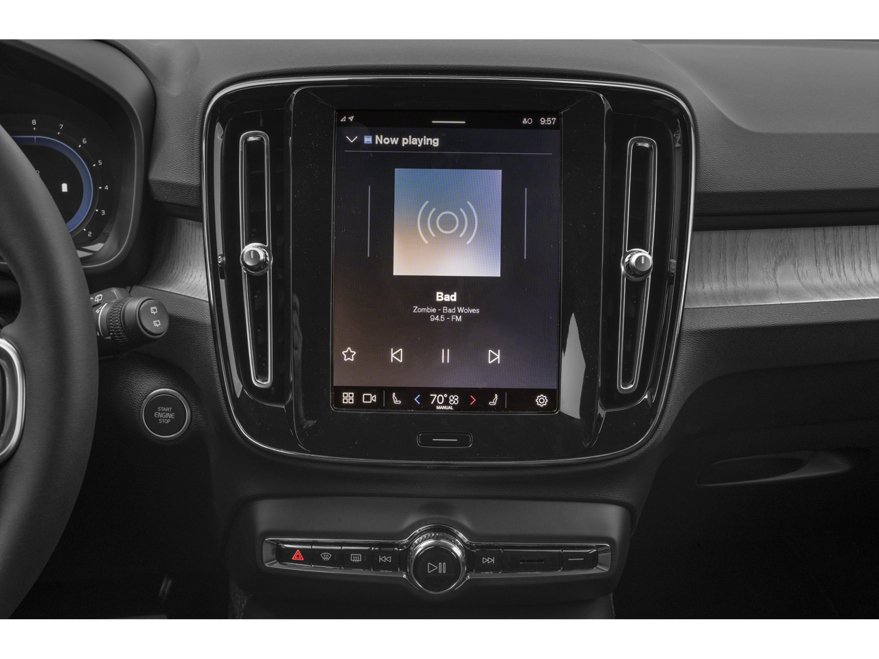 2023 Volvo XC40 Plus Dark Theme