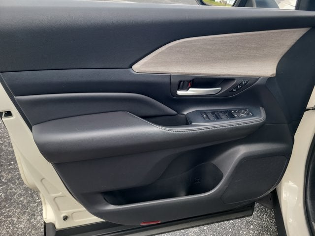 2024 Toyota2 Grand Highlander ? Platinum