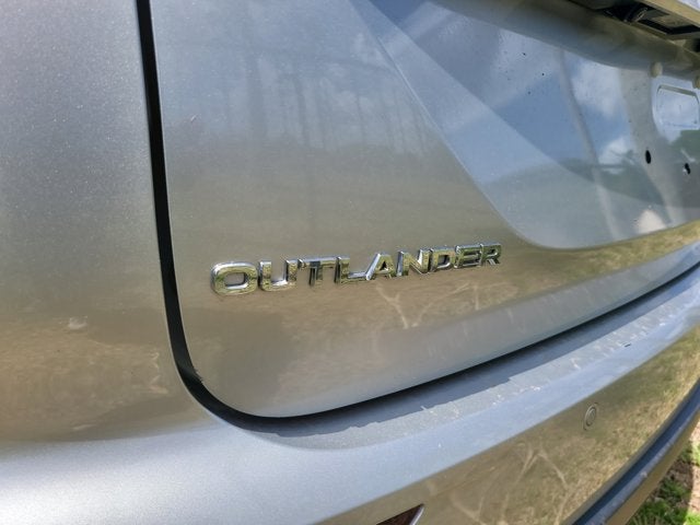 2024 Mitsubishi Outlander ES