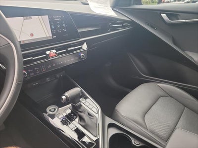 2023 Kia Niro SX