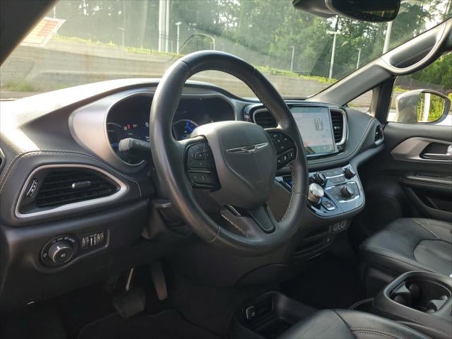 2022 Chrysler Pacifica Hybrid Touring L