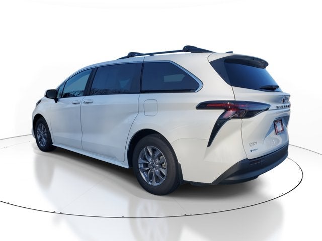 2025 Toyota Sienna LE