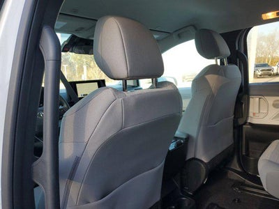 2025 Toyota Sienna LE