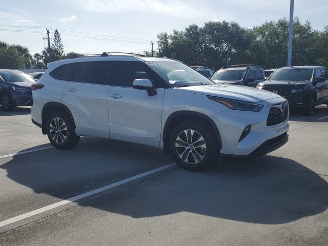 2024 Toyota Highlander LE