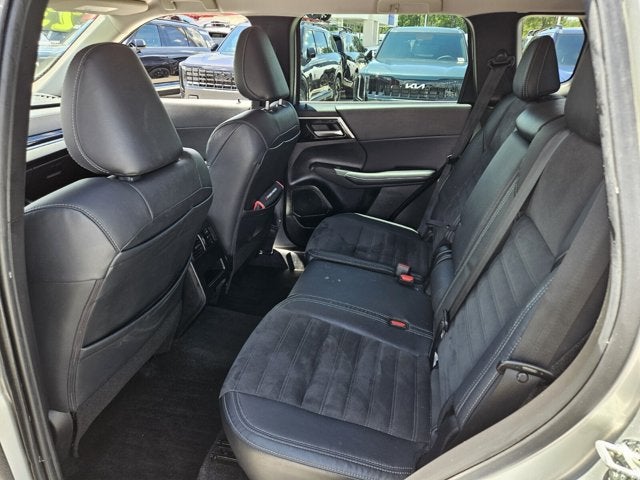 2023 Mitsubishi Outlander SE