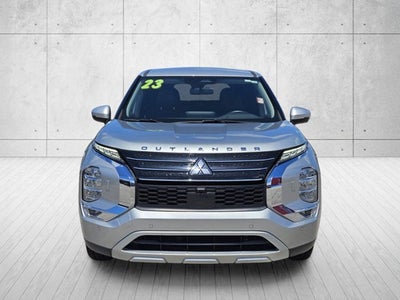 2023 Mitsubishi Outlander SE
