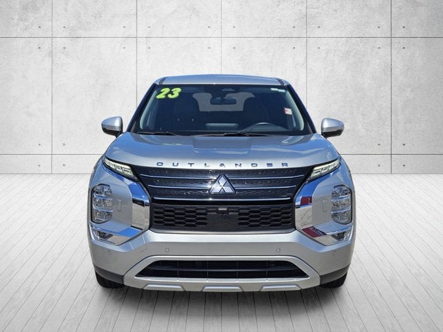 2023 Mitsubishi Outlander SE