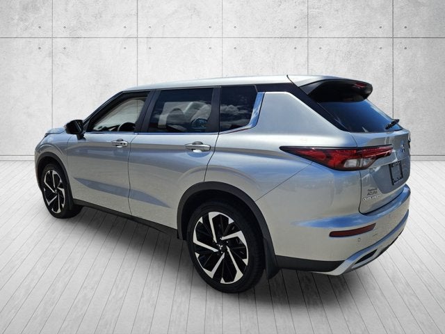 2023 Mitsubishi Outlander SE