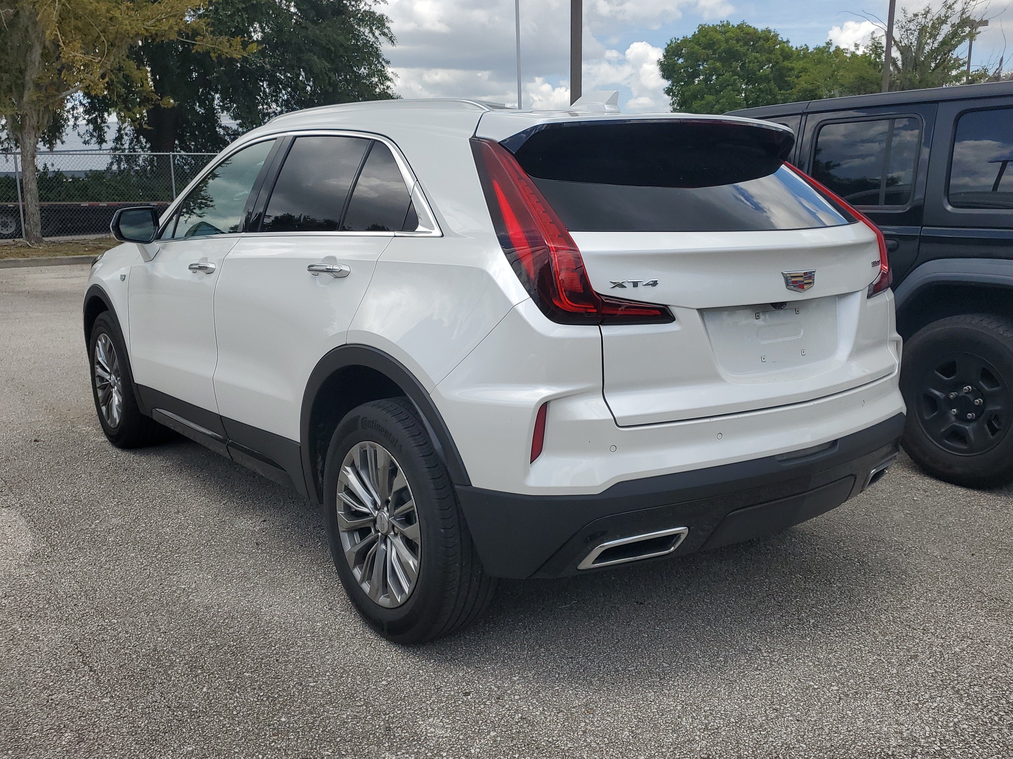 2024 Cadillac XT4 FWD Premium Luxury