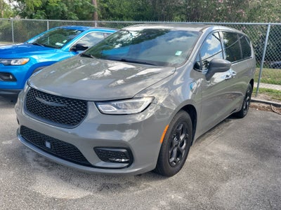 2022 Chrysler Pacifica Hybrid Touring L