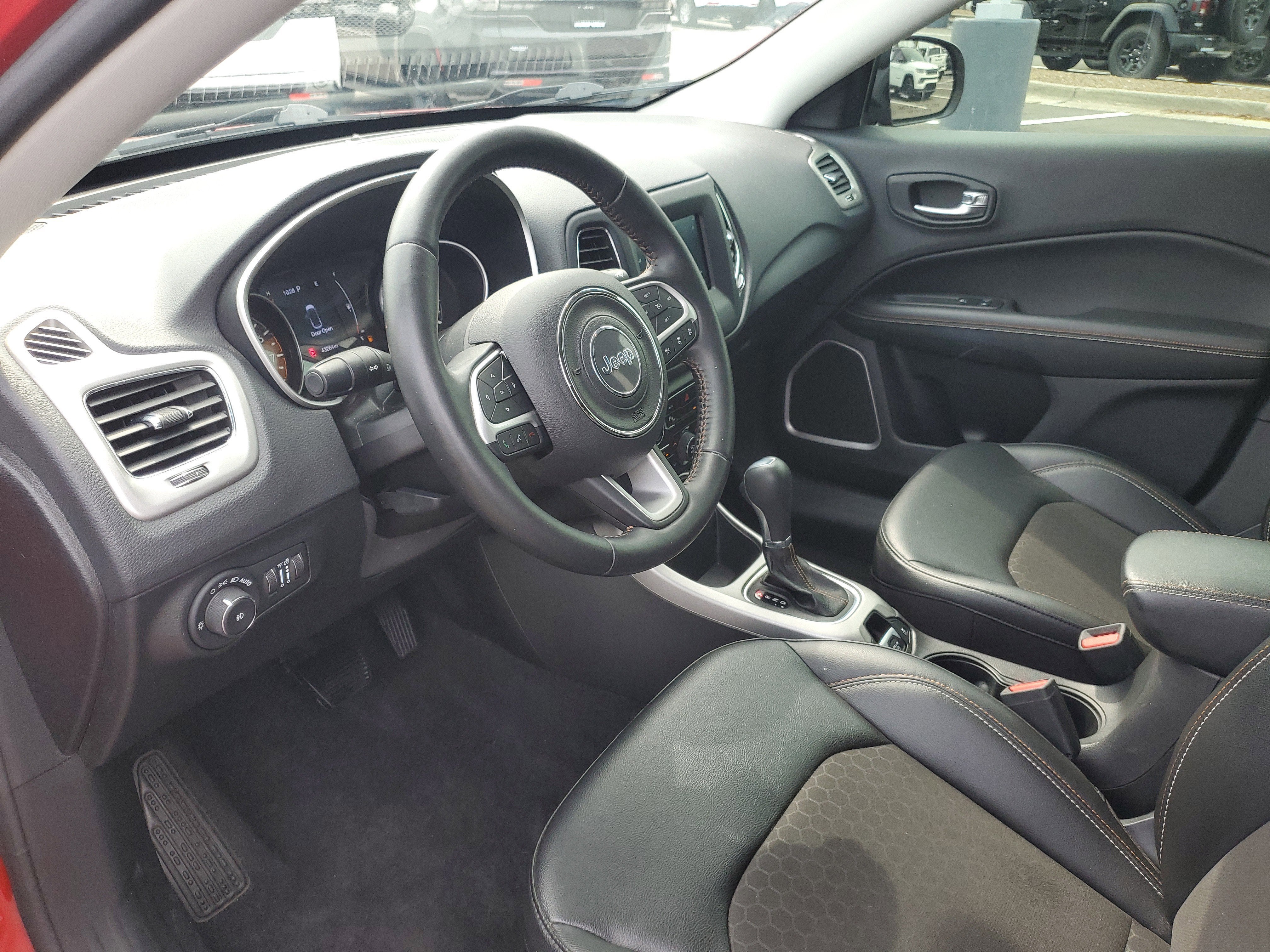 2020 Jeep Compass Latitude w/Sun/Safety Pkg