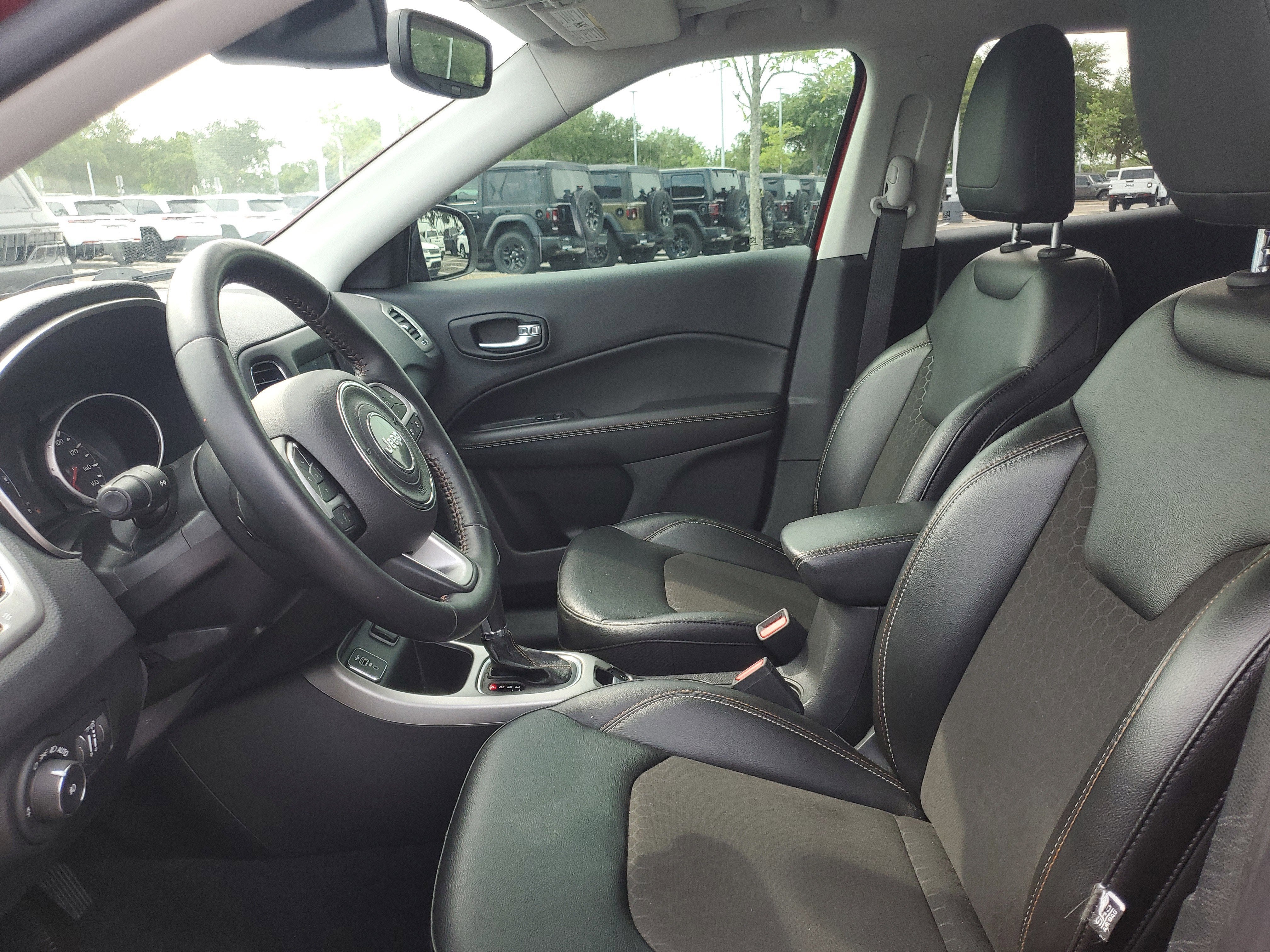 2020 Jeep Compass Latitude w/Sun/Safety Pkg