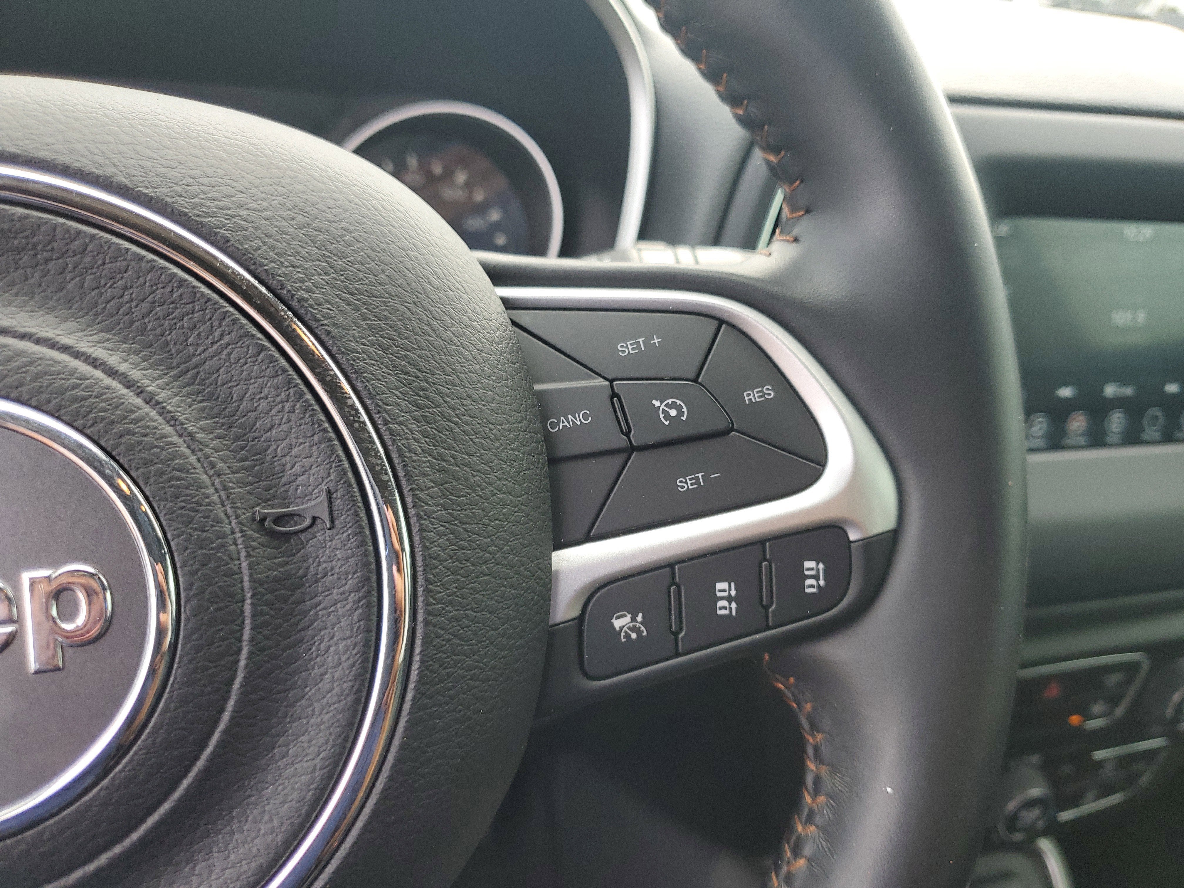 2020 Jeep Compass Latitude w/Sun/Safety Pkg