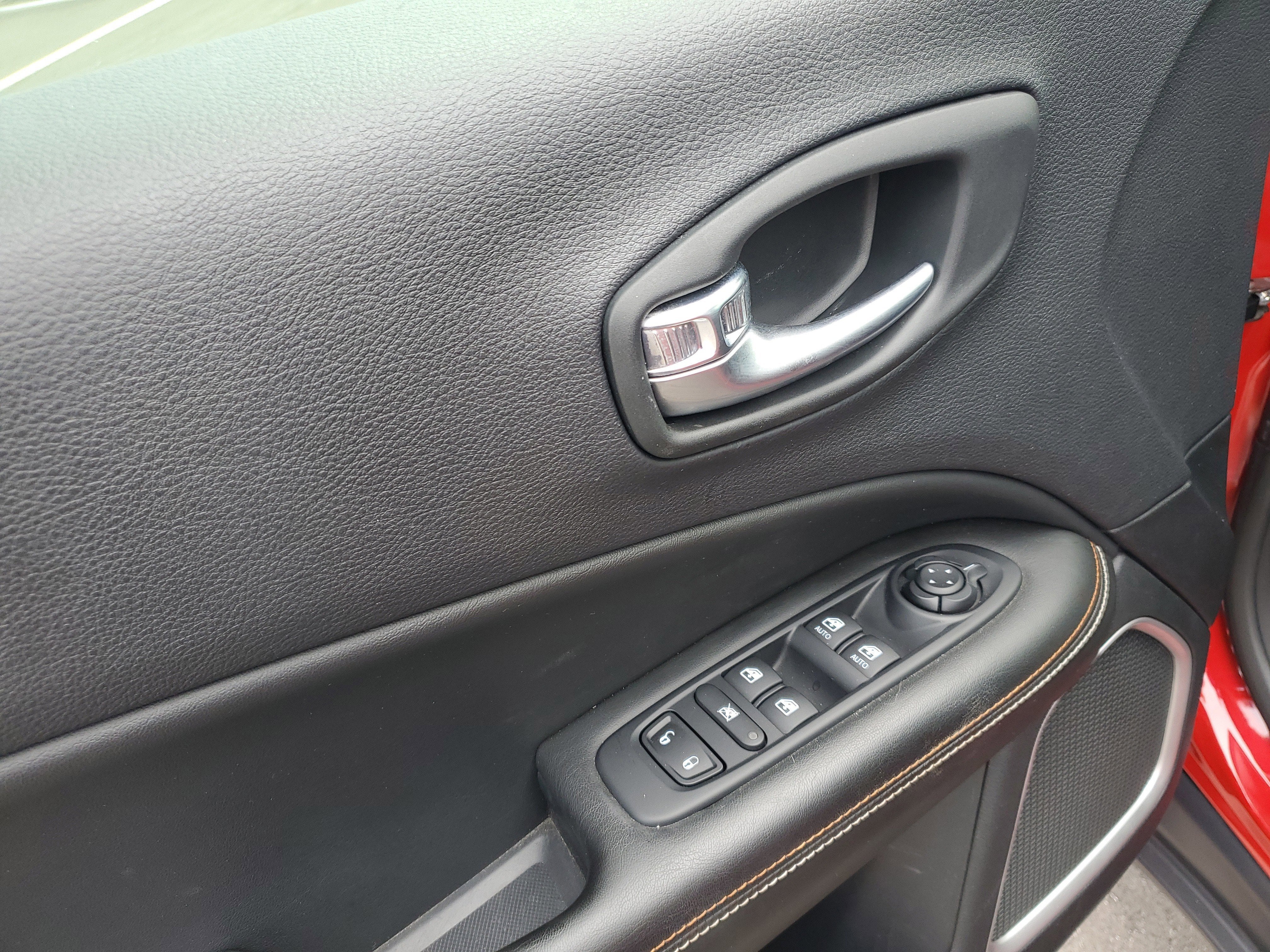 2020 Jeep Compass Latitude w/Sun/Safety Pkg