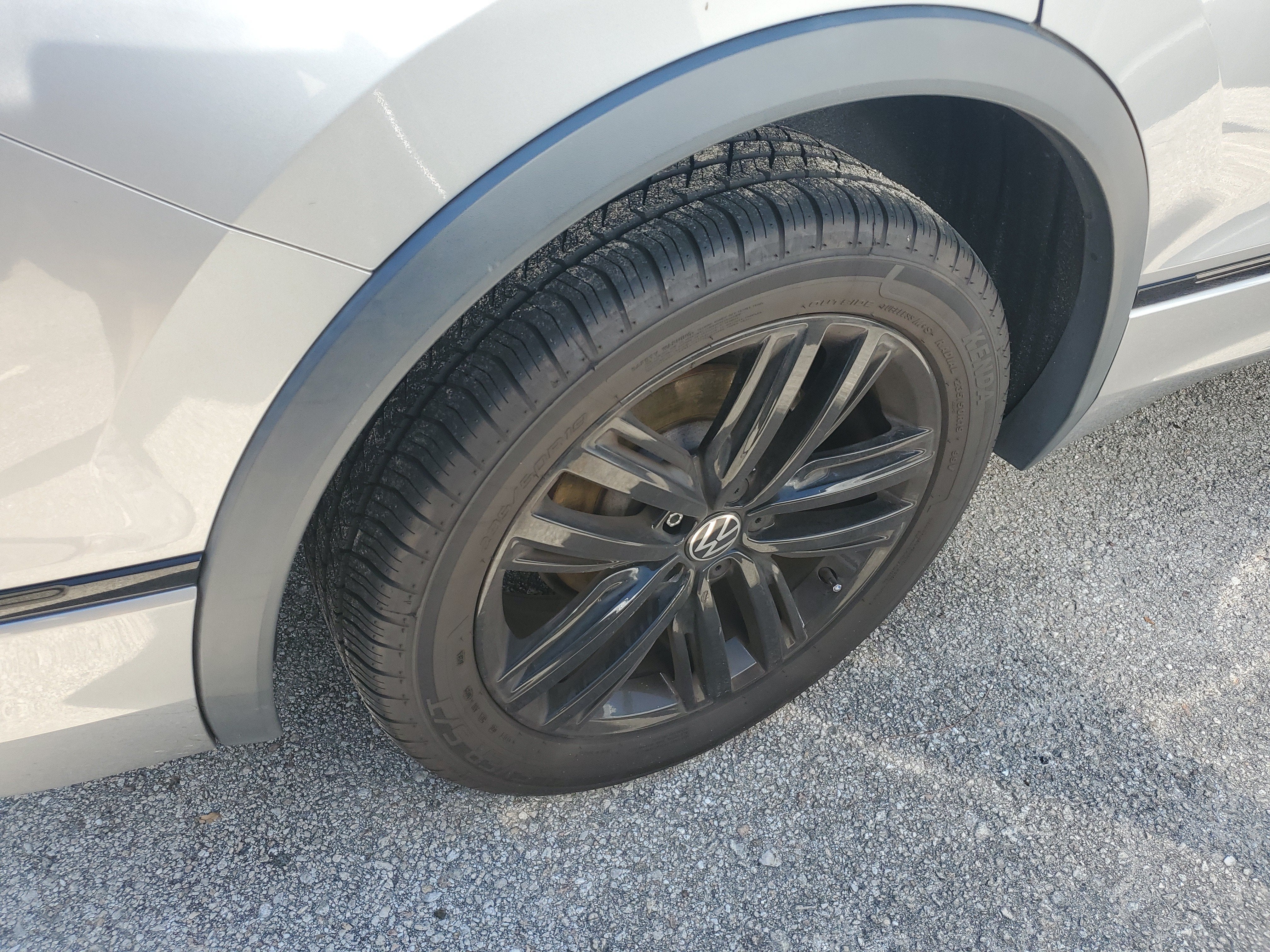 2022 Volkswagen Tiguan SE R-Line Black