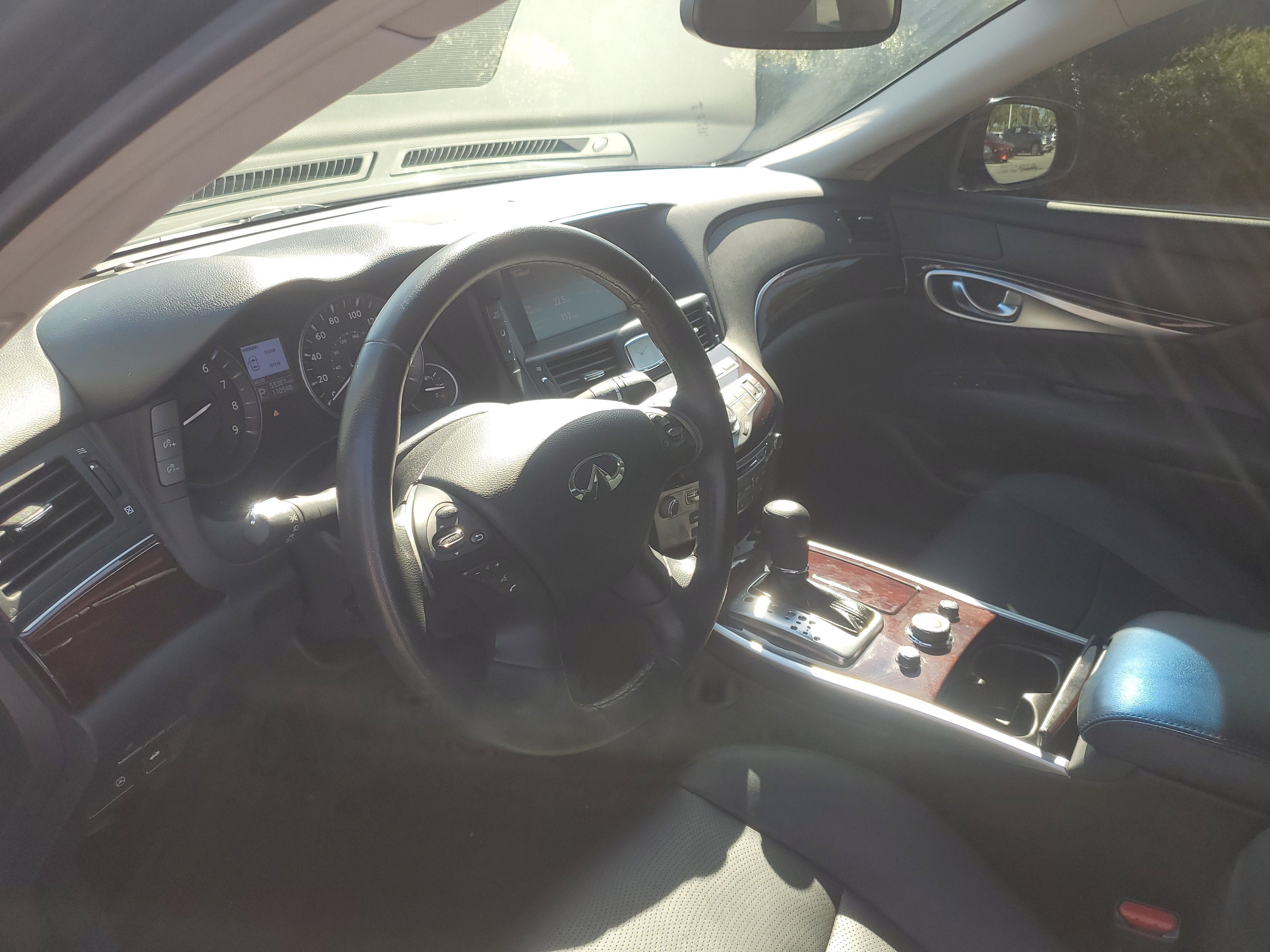 2015 INFINITI Q70 3.7