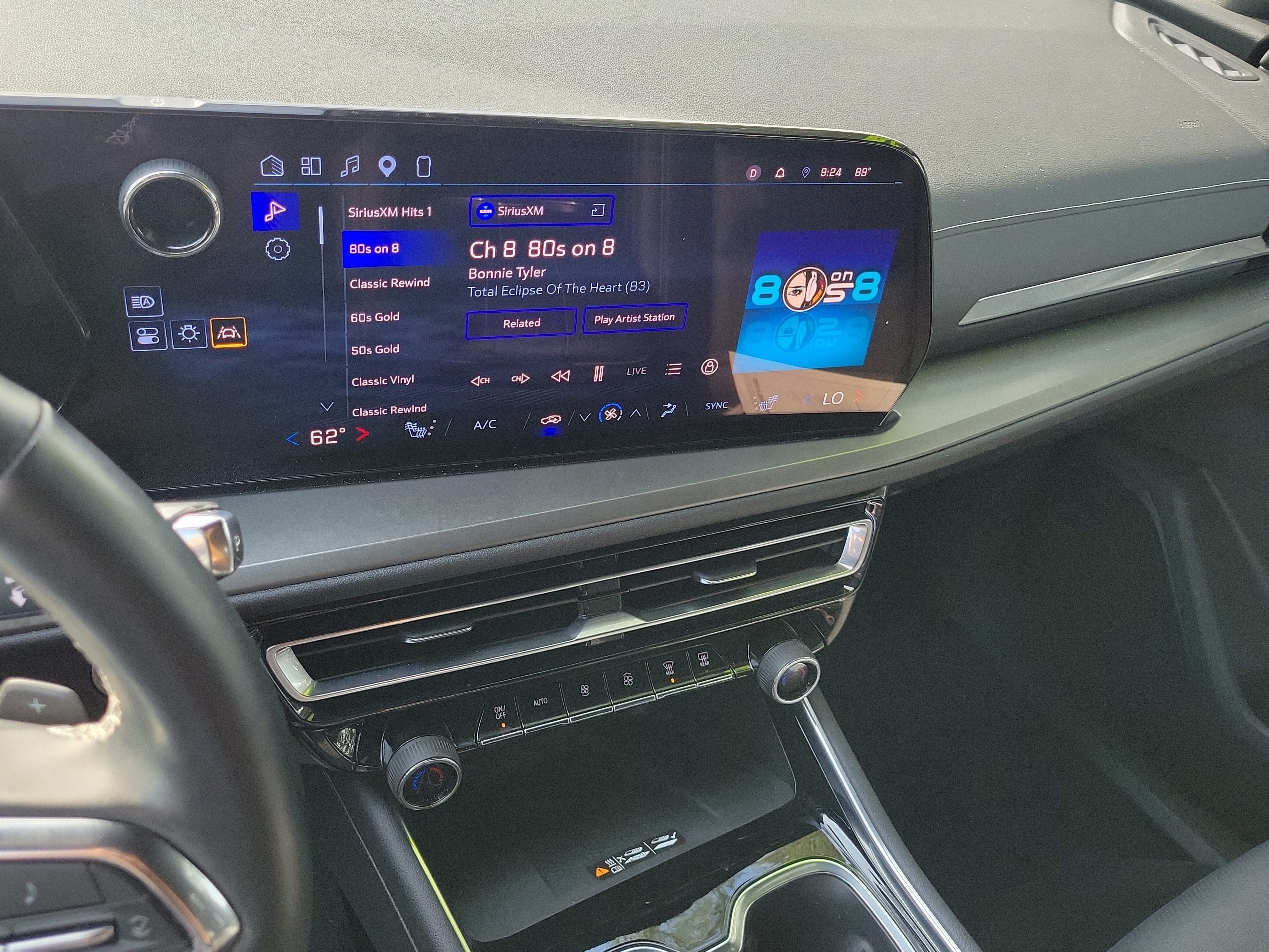 2024 Chevrolet Traverse FWD LT