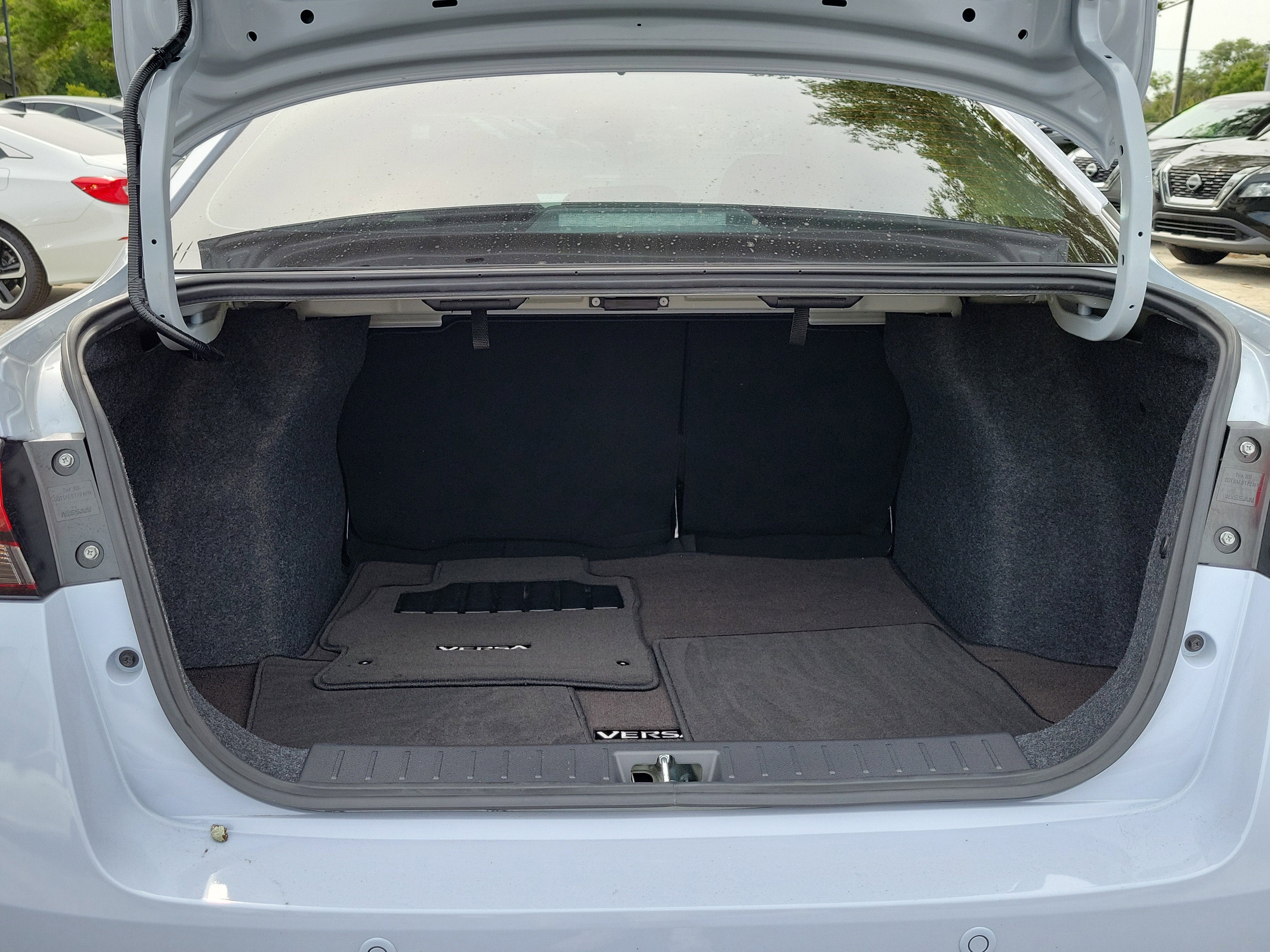 2025 Nissan Versa SR