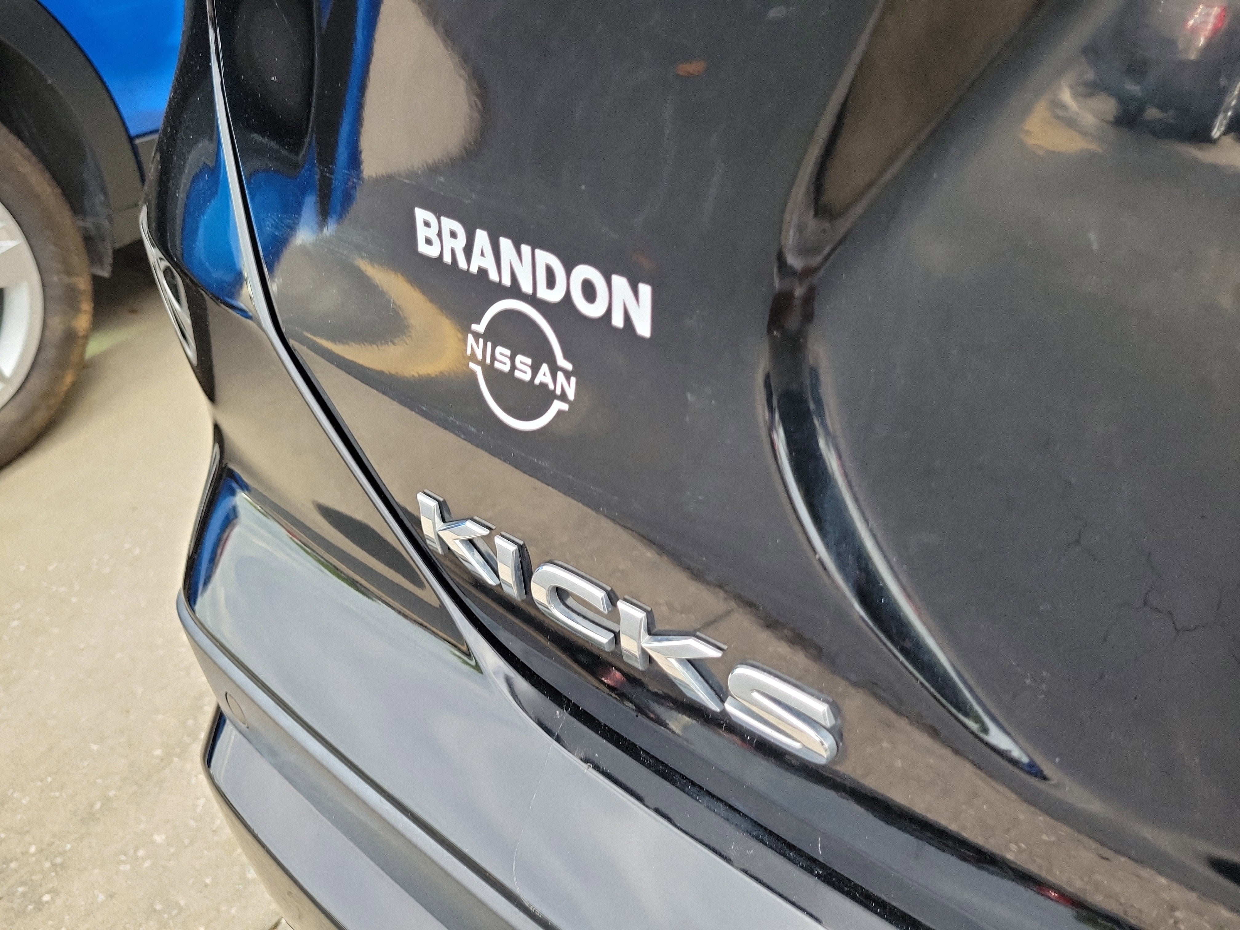 2022 Nissan Kicks SR
