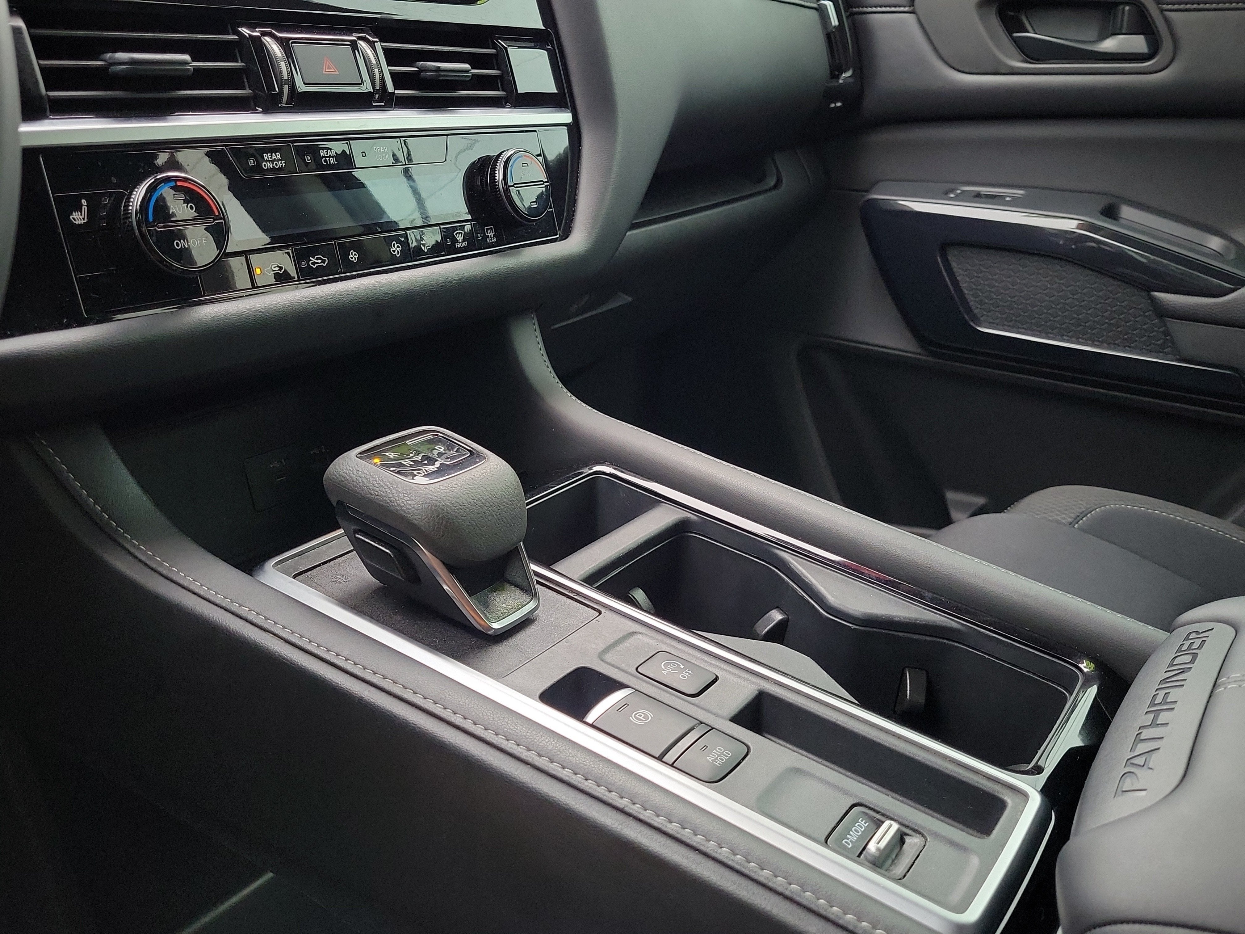 2024 Nissan Pathfinder SV