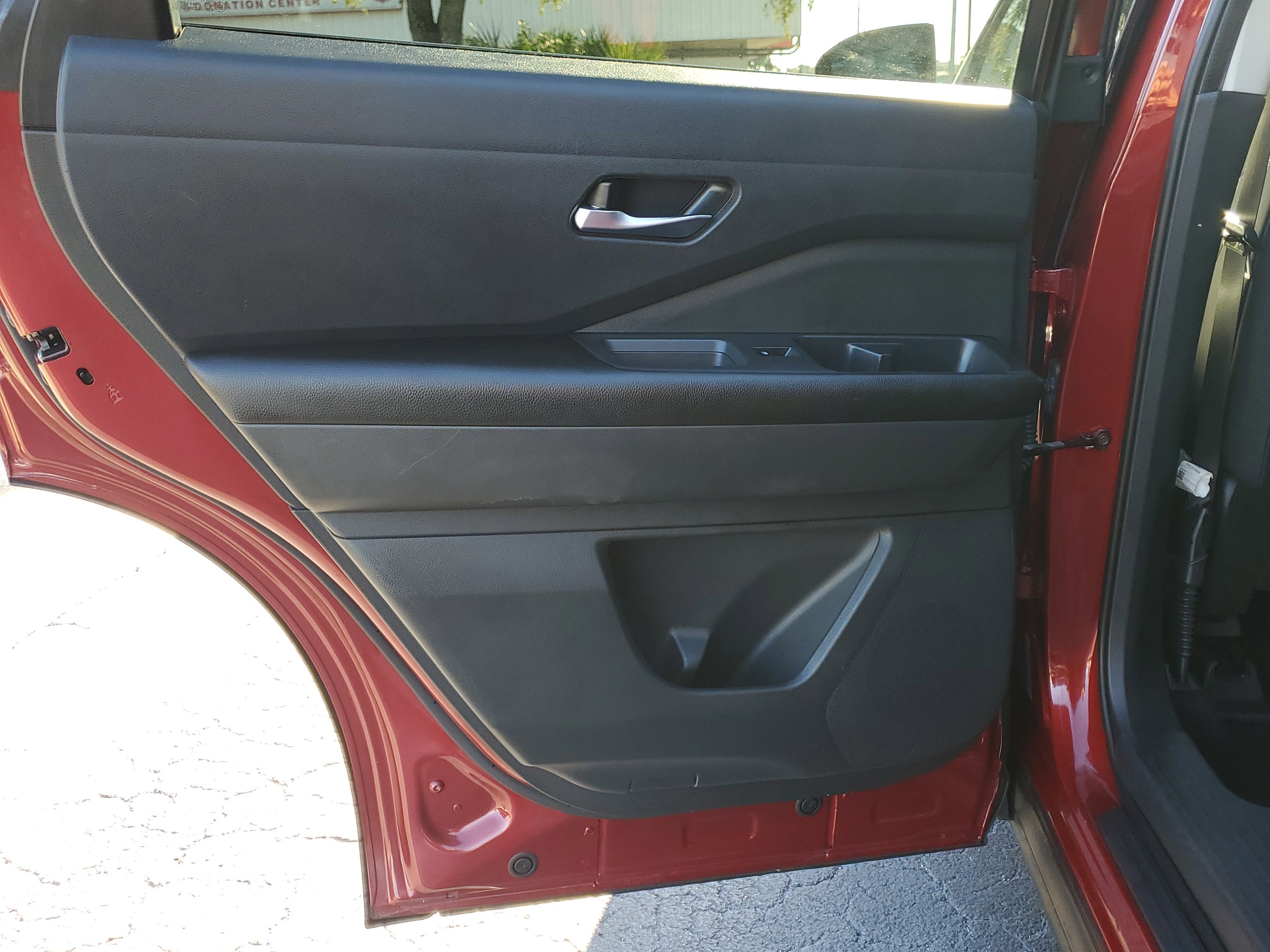 2022 Nissan Pathfinder SV