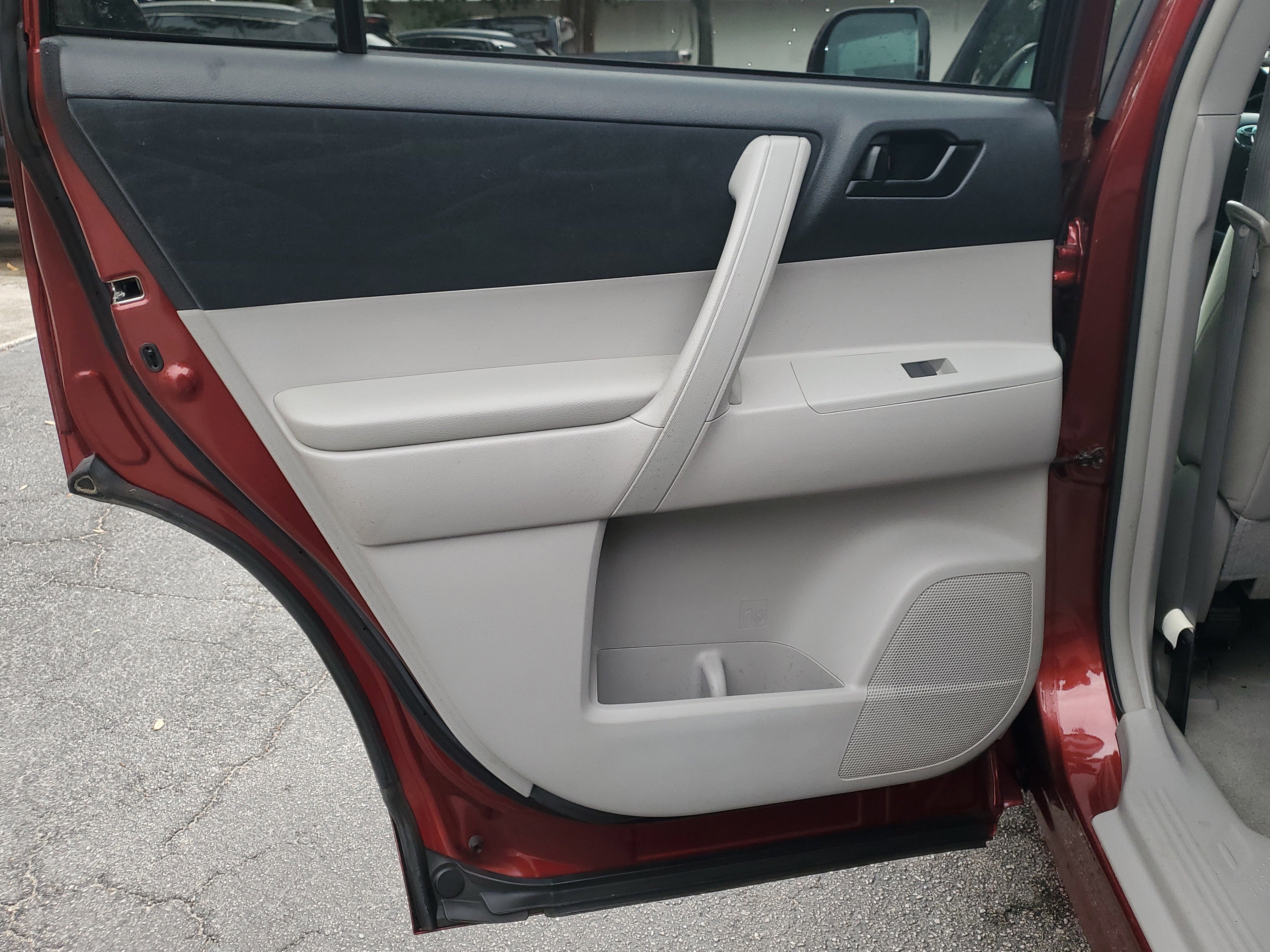 2010 Toyota Highlander Base