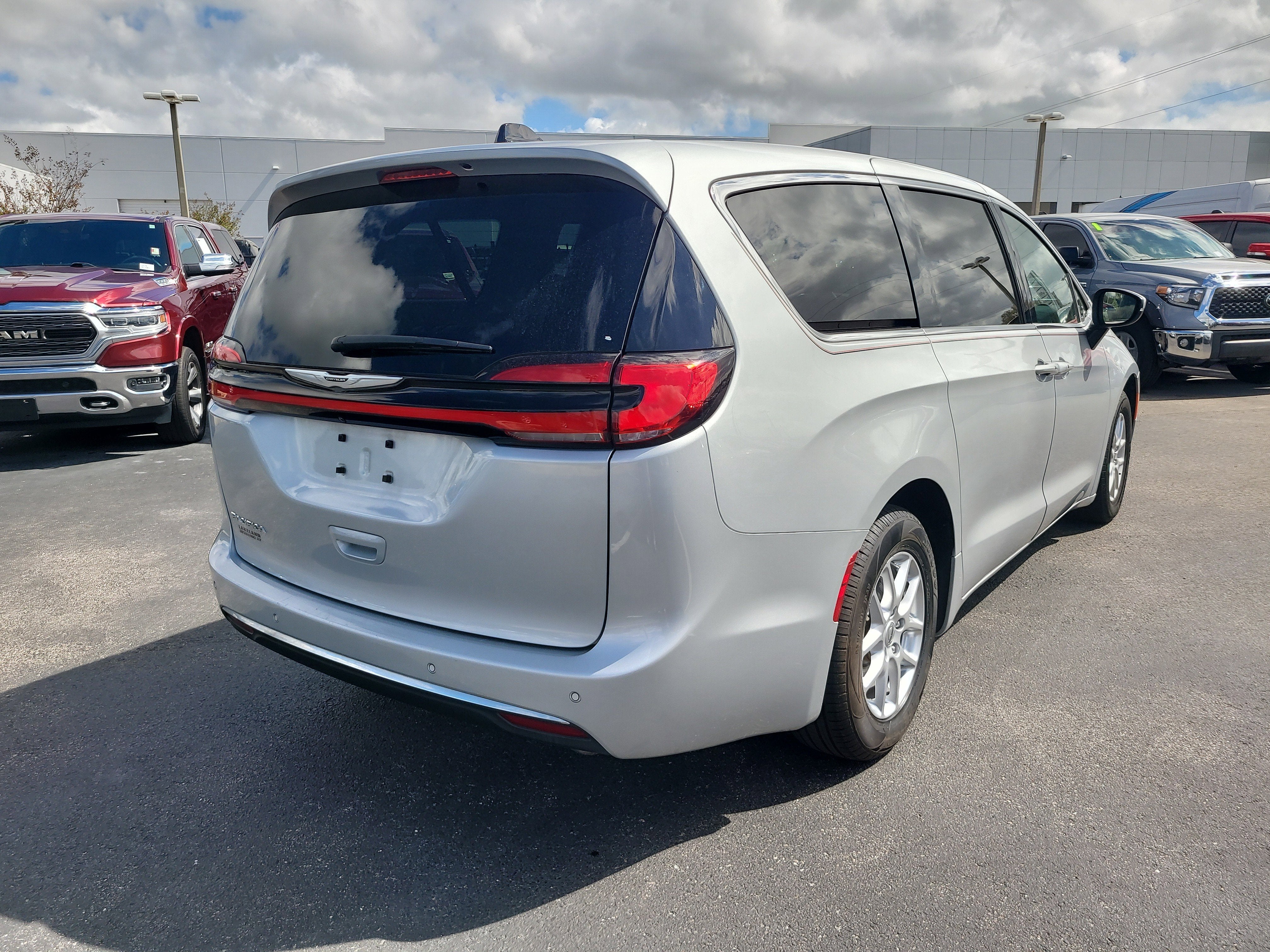 2023 Chrysler Pacifica Touring L