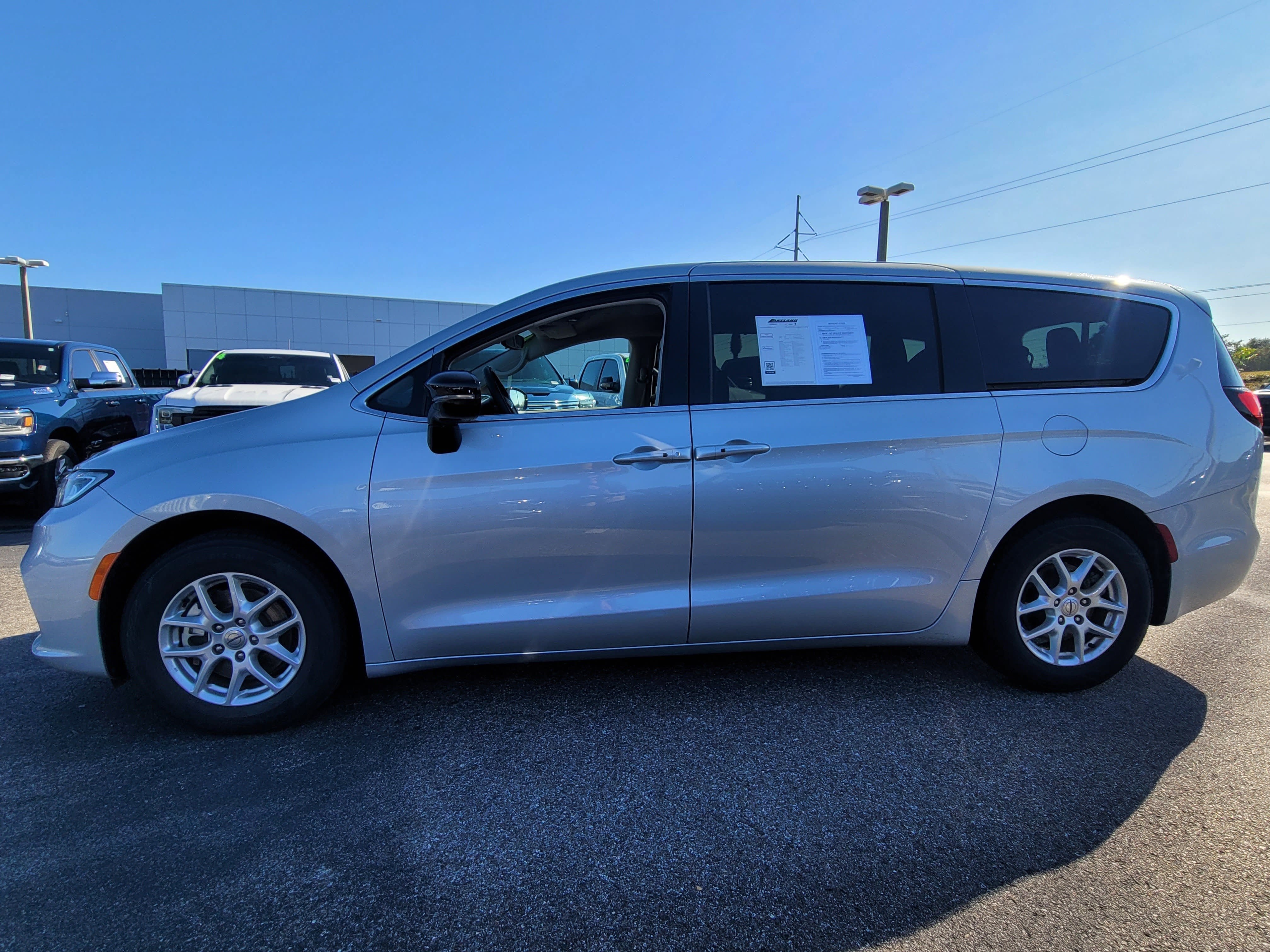 2024 Chrysler Pacifica Touring L