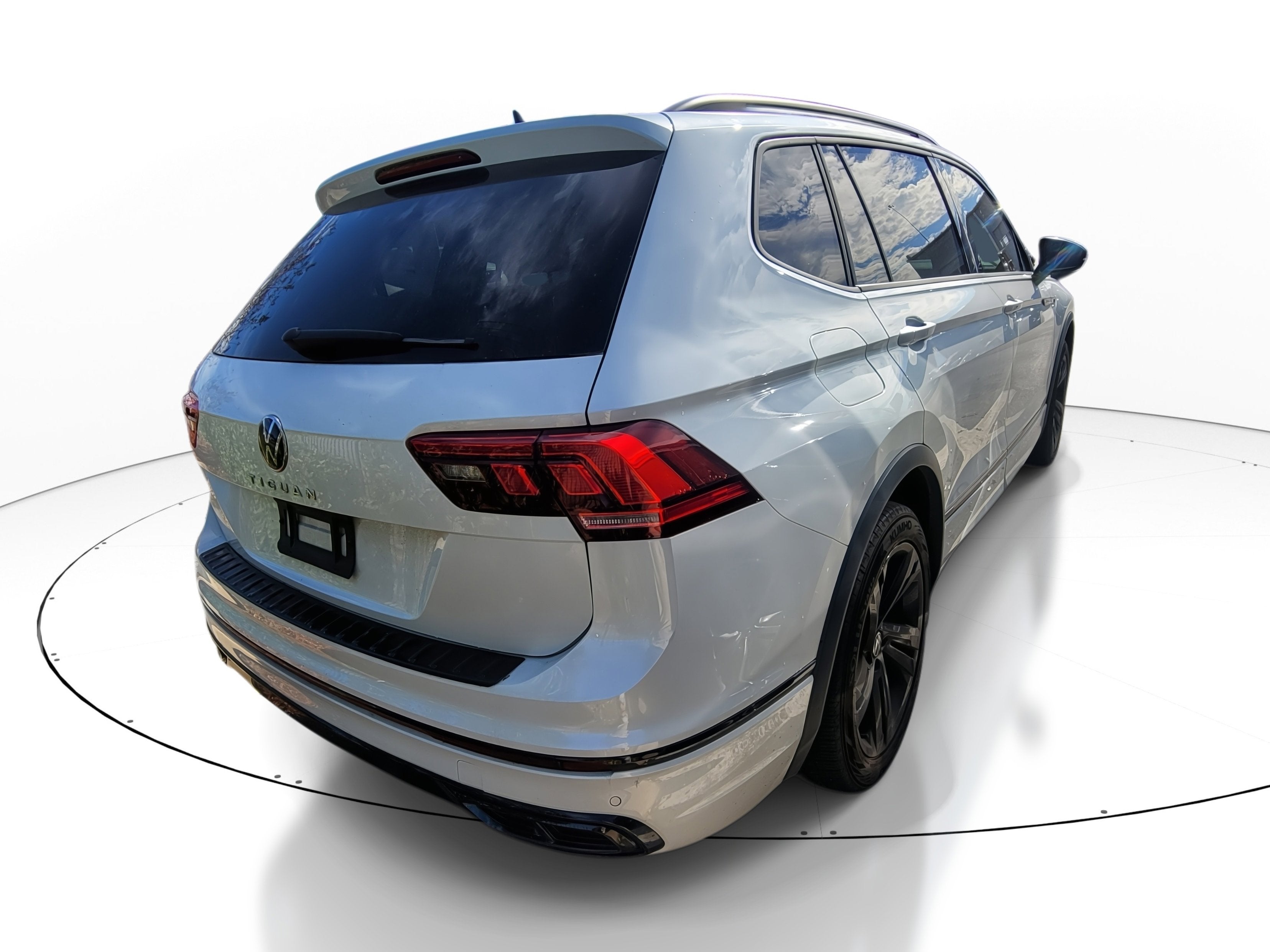 2023 Volkswagen Tiguan SE R-Line Black