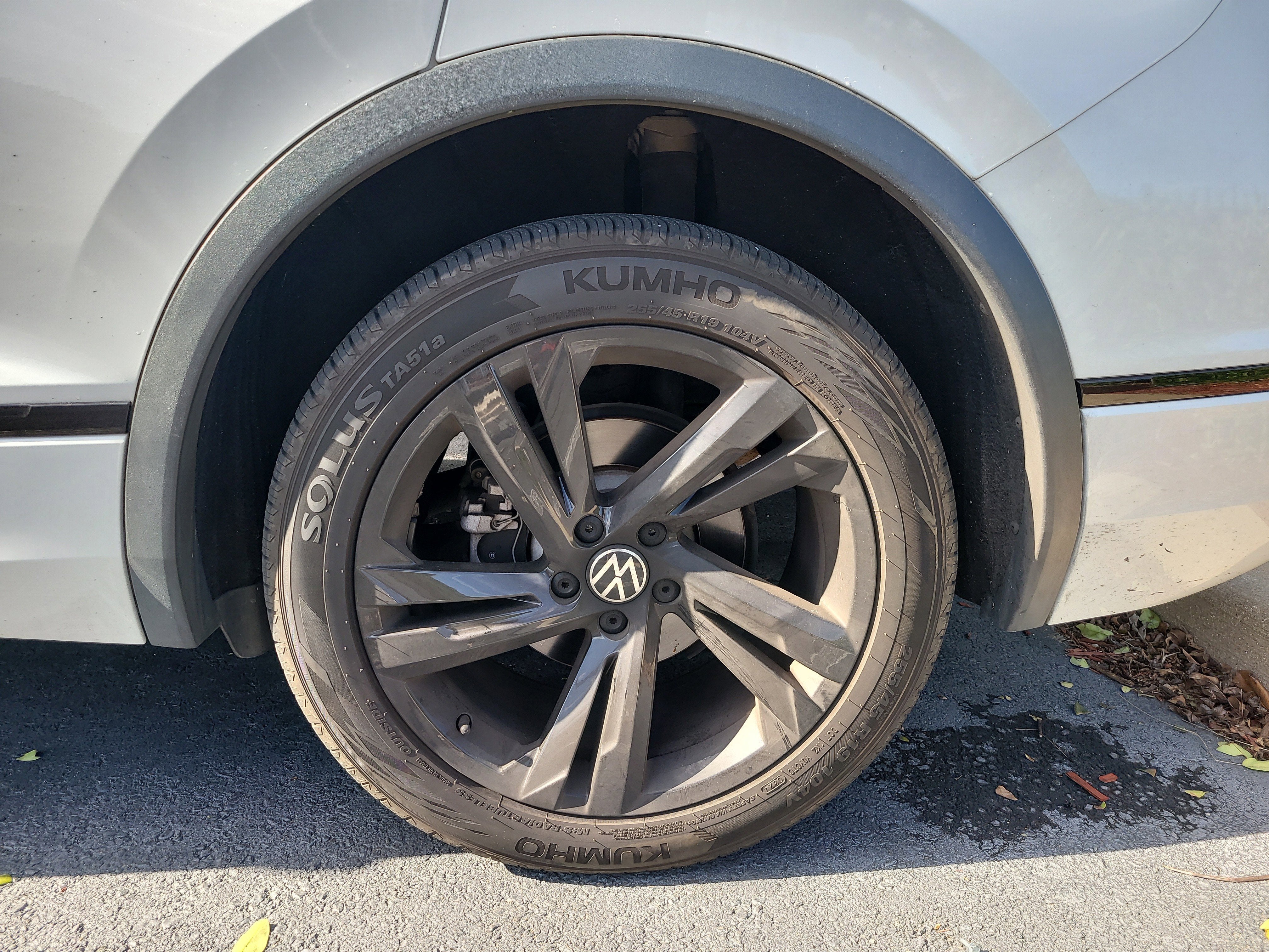 2023 Volkswagen Tiguan SE R-Line Black