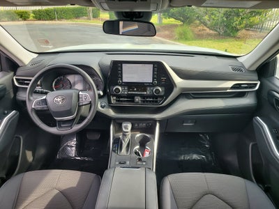 2022 Toyota Highlander LE