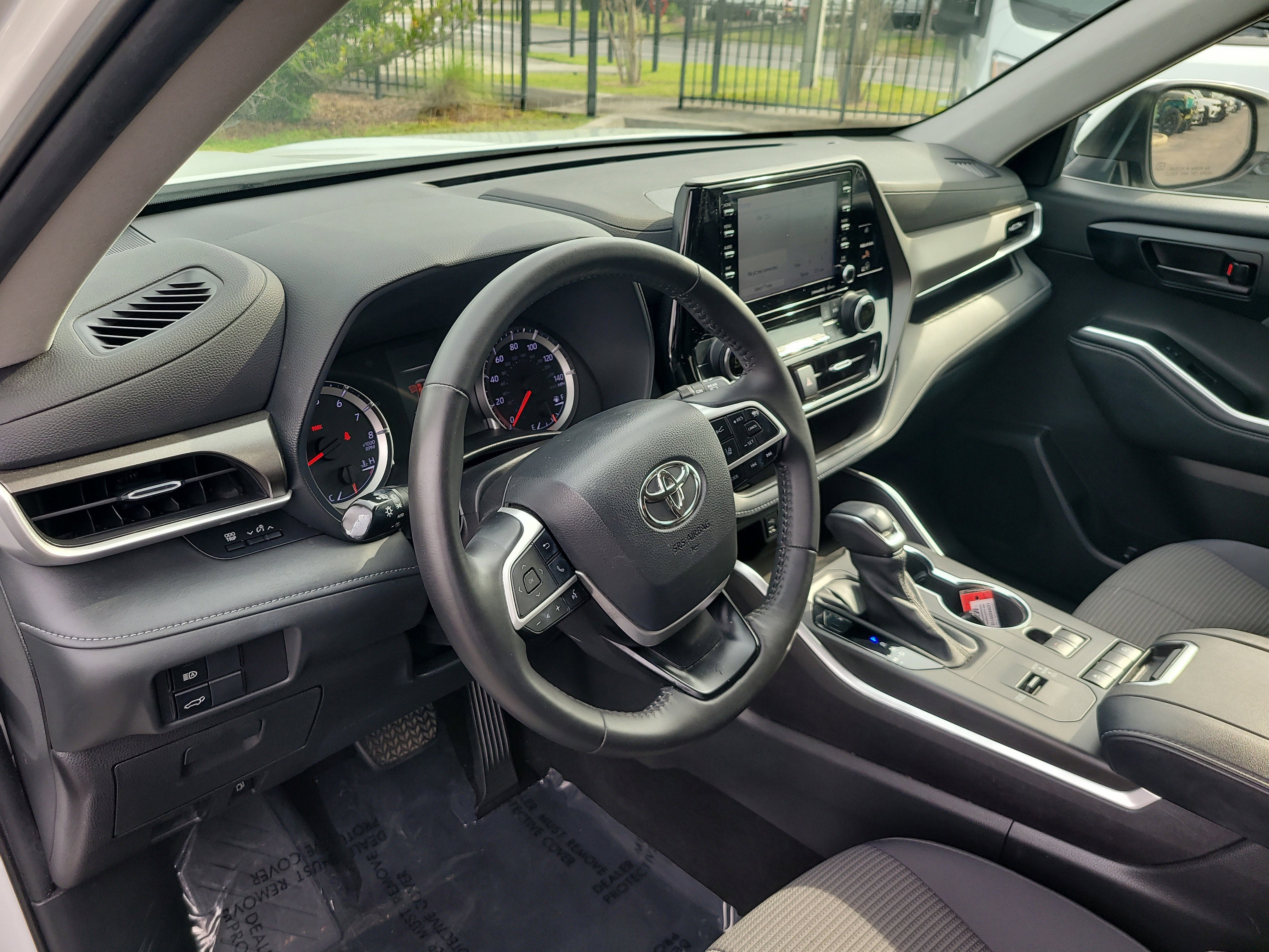 2022 Toyota Highlander LE