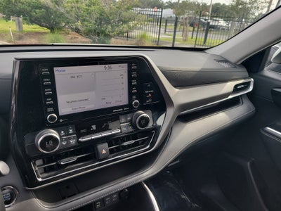 2022 Toyota Highlander LE
