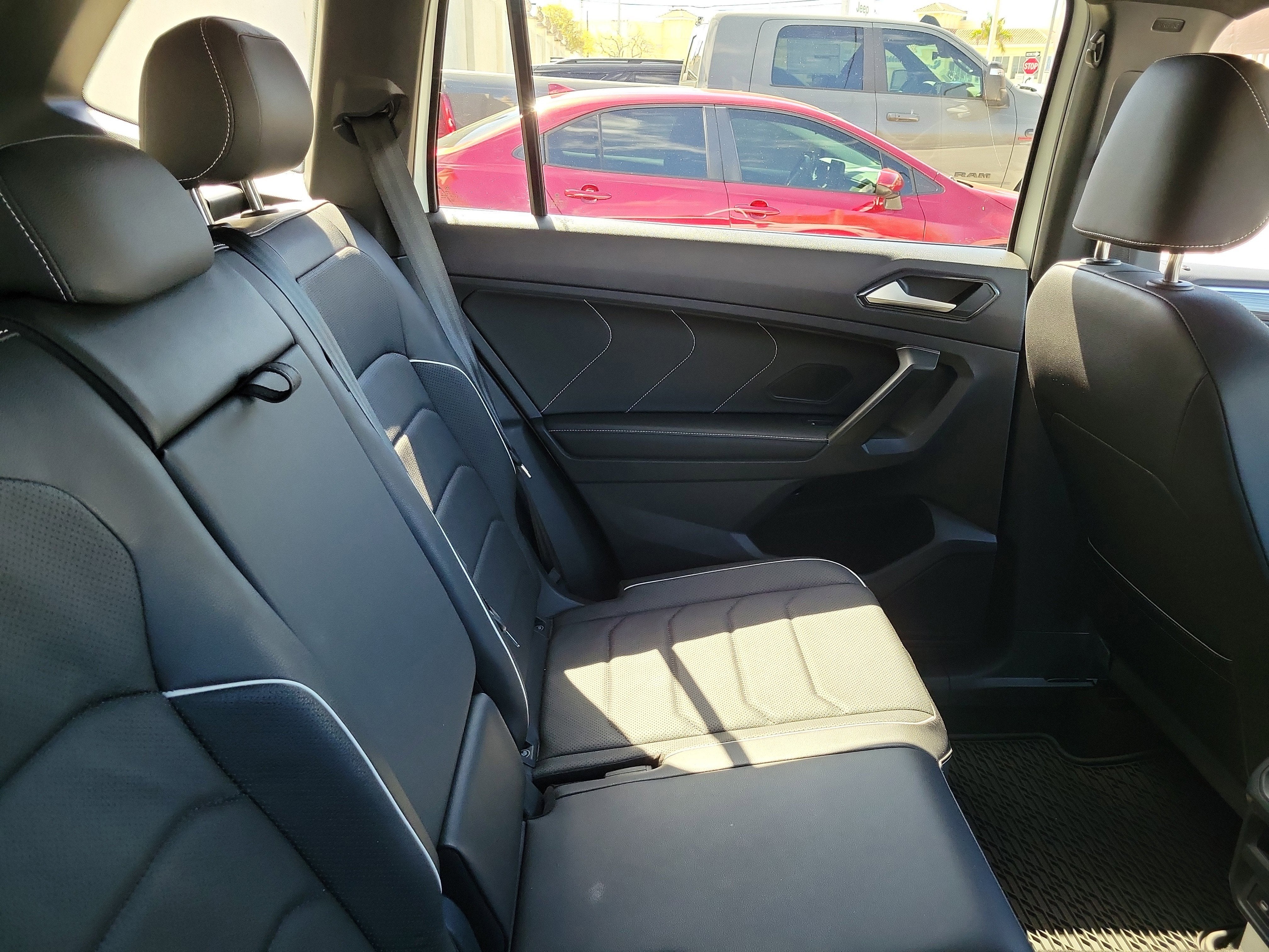 2023 Volkswagen Tiguan SEL R-Line