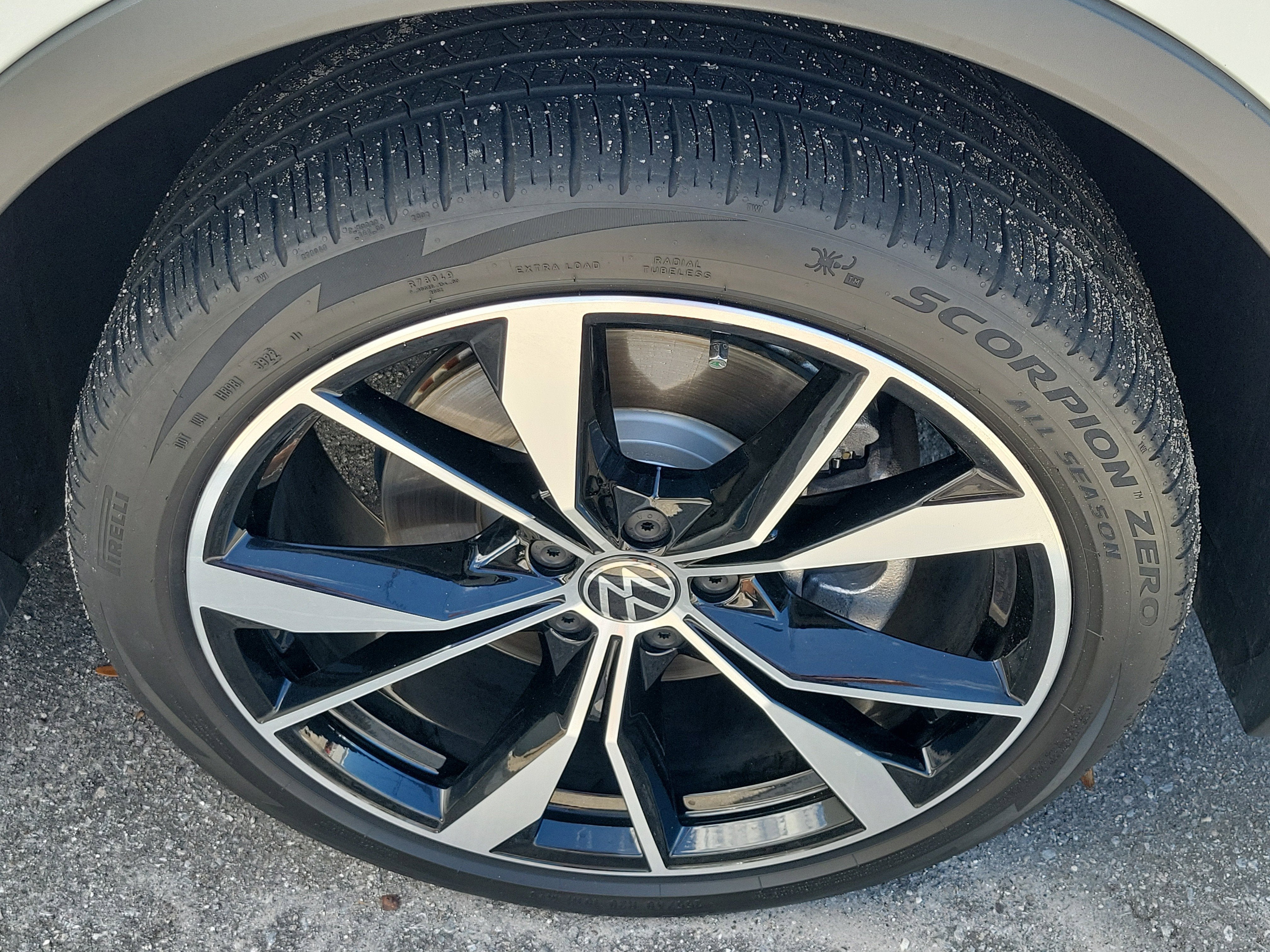 2023 Volkswagen Tiguan SEL R-Line