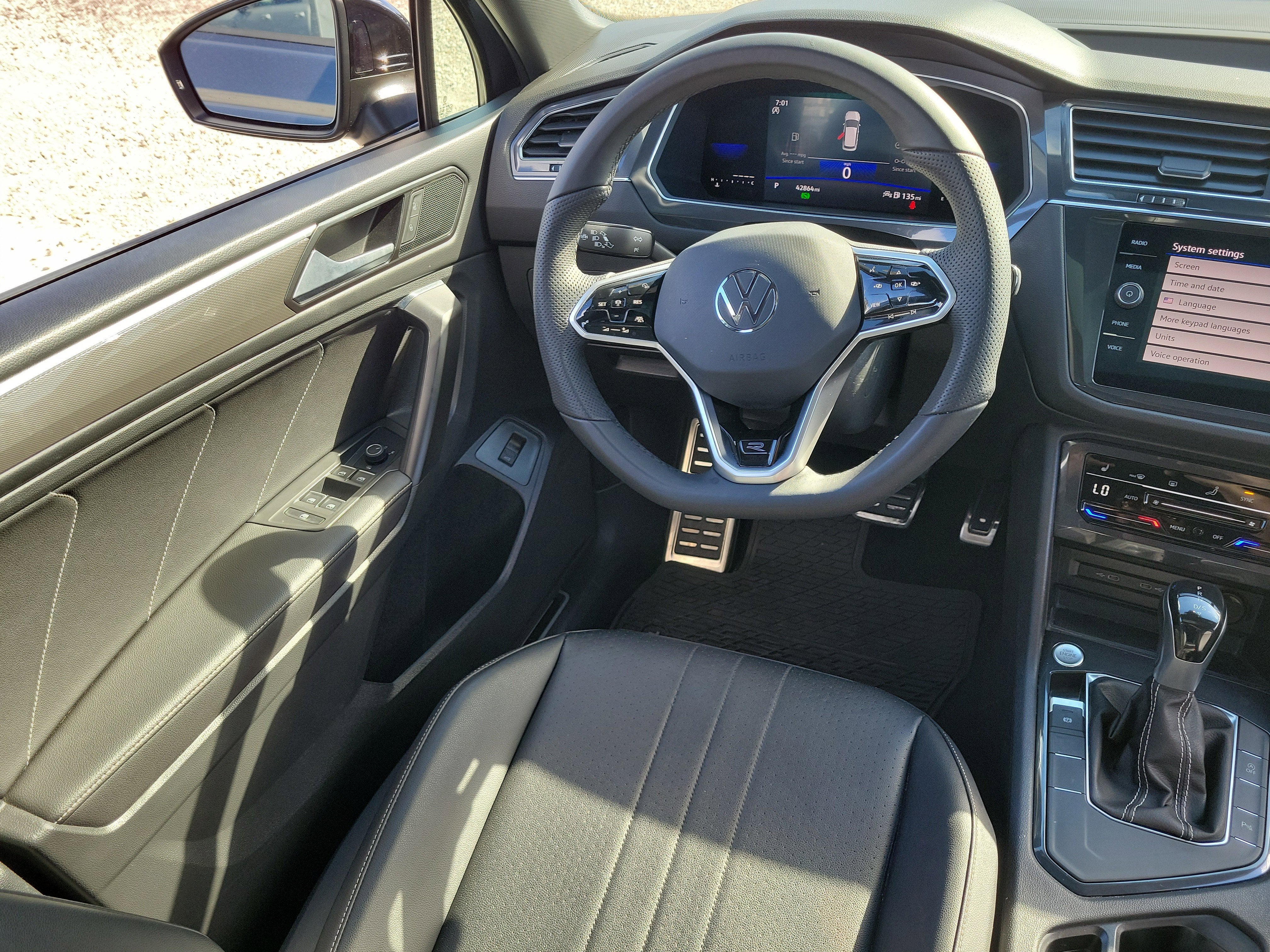 2022 Volkswagen Tiguan SE R-Line Black