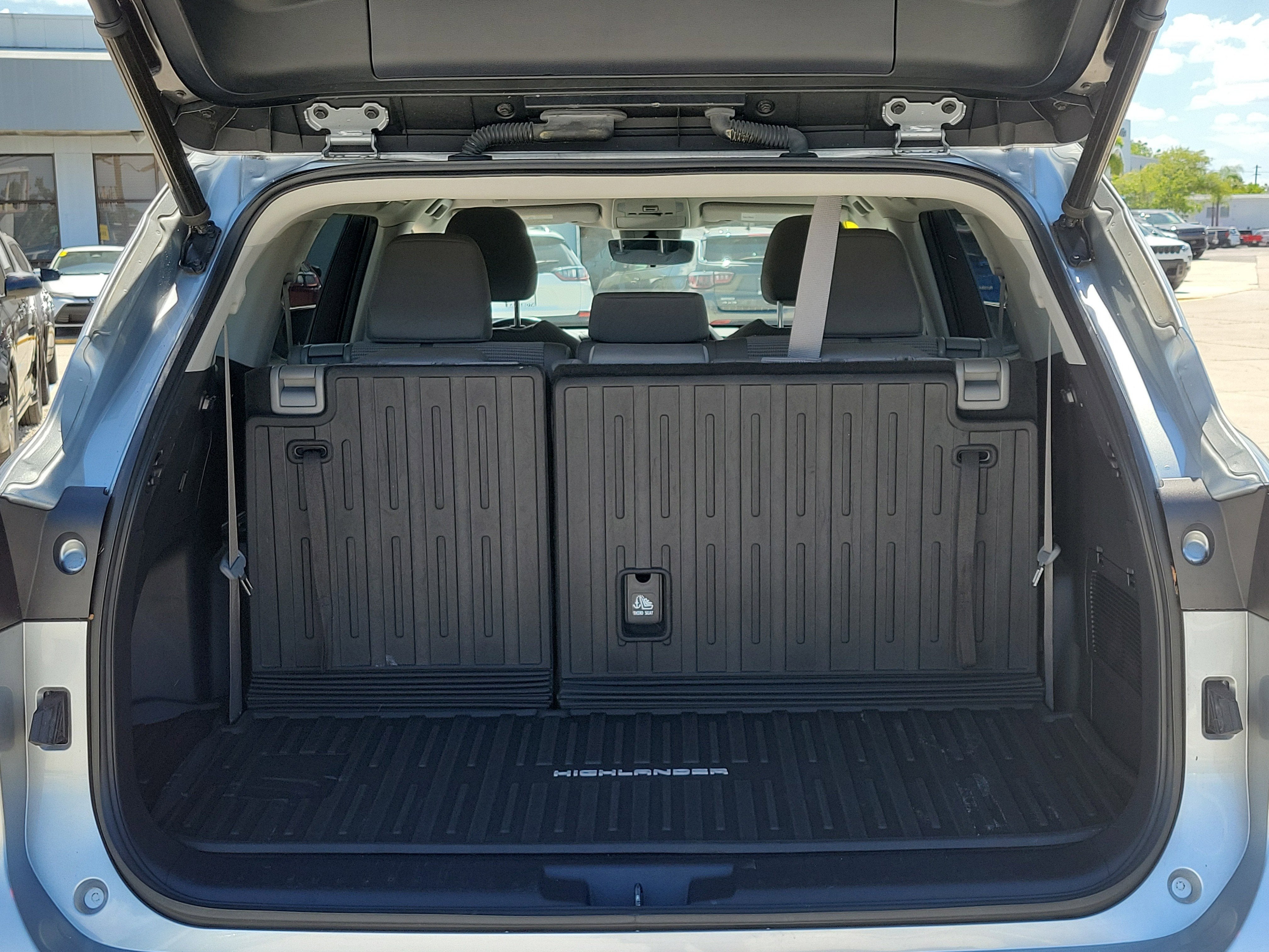 2020 Toyota Highlander LE