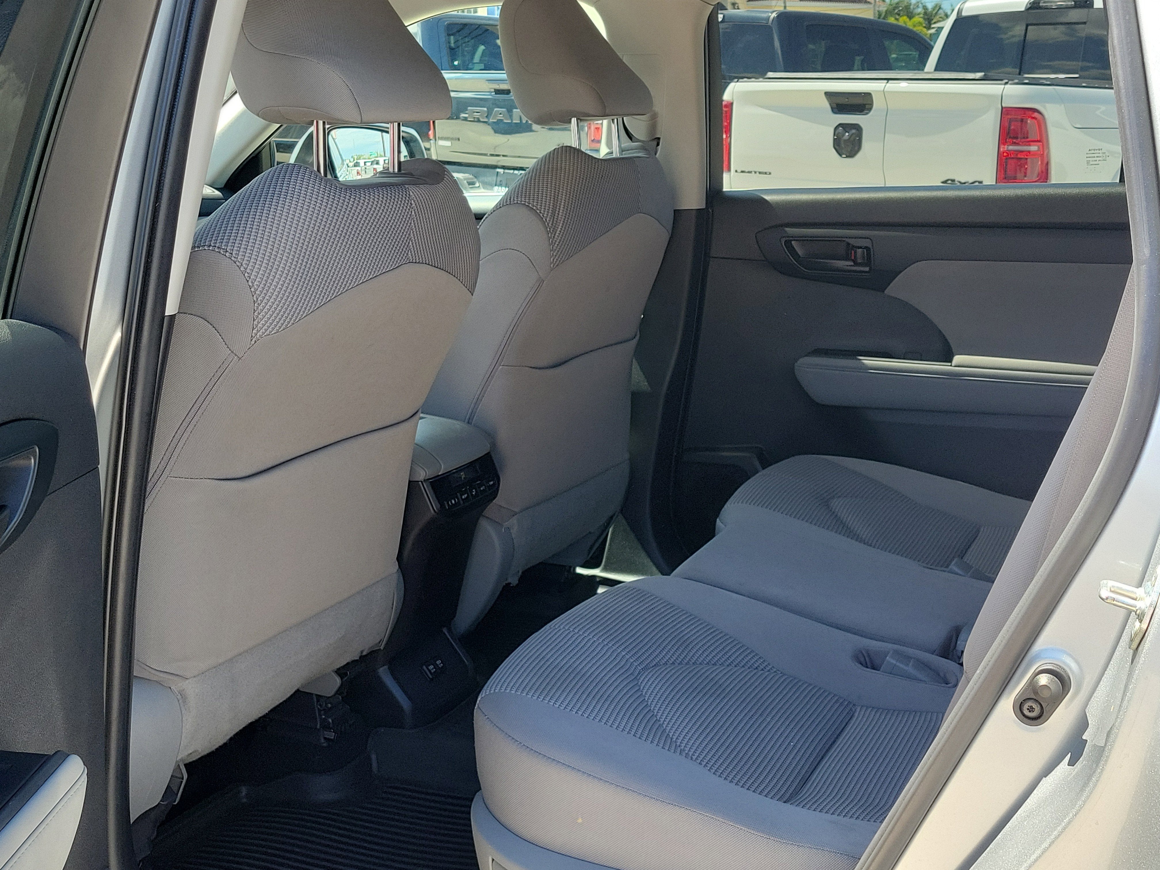 2020 Toyota Highlander LE