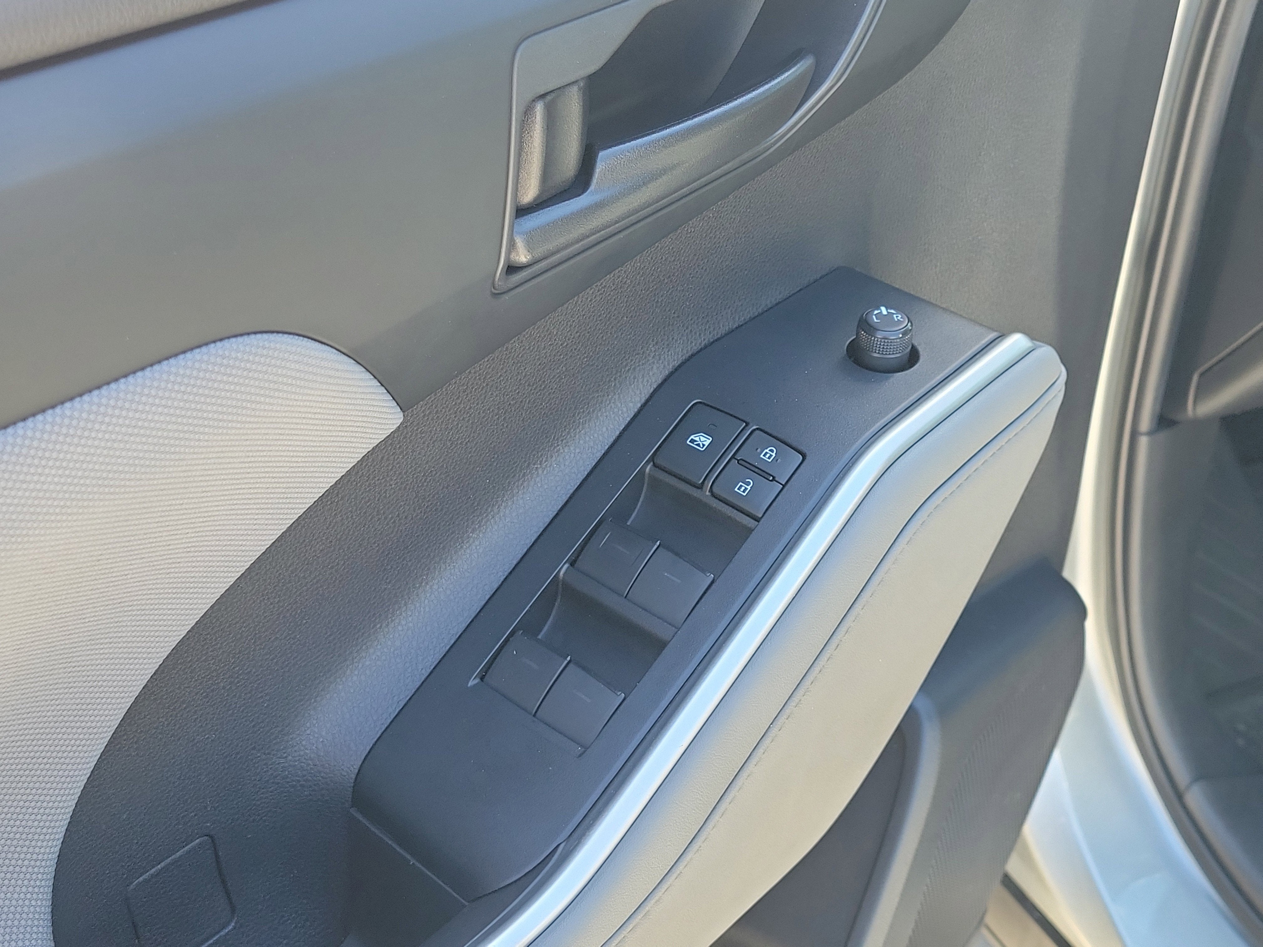 2020 Toyota Highlander LE