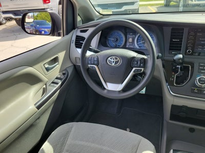 2019 Toyota Sienna LE Auto Access Seat