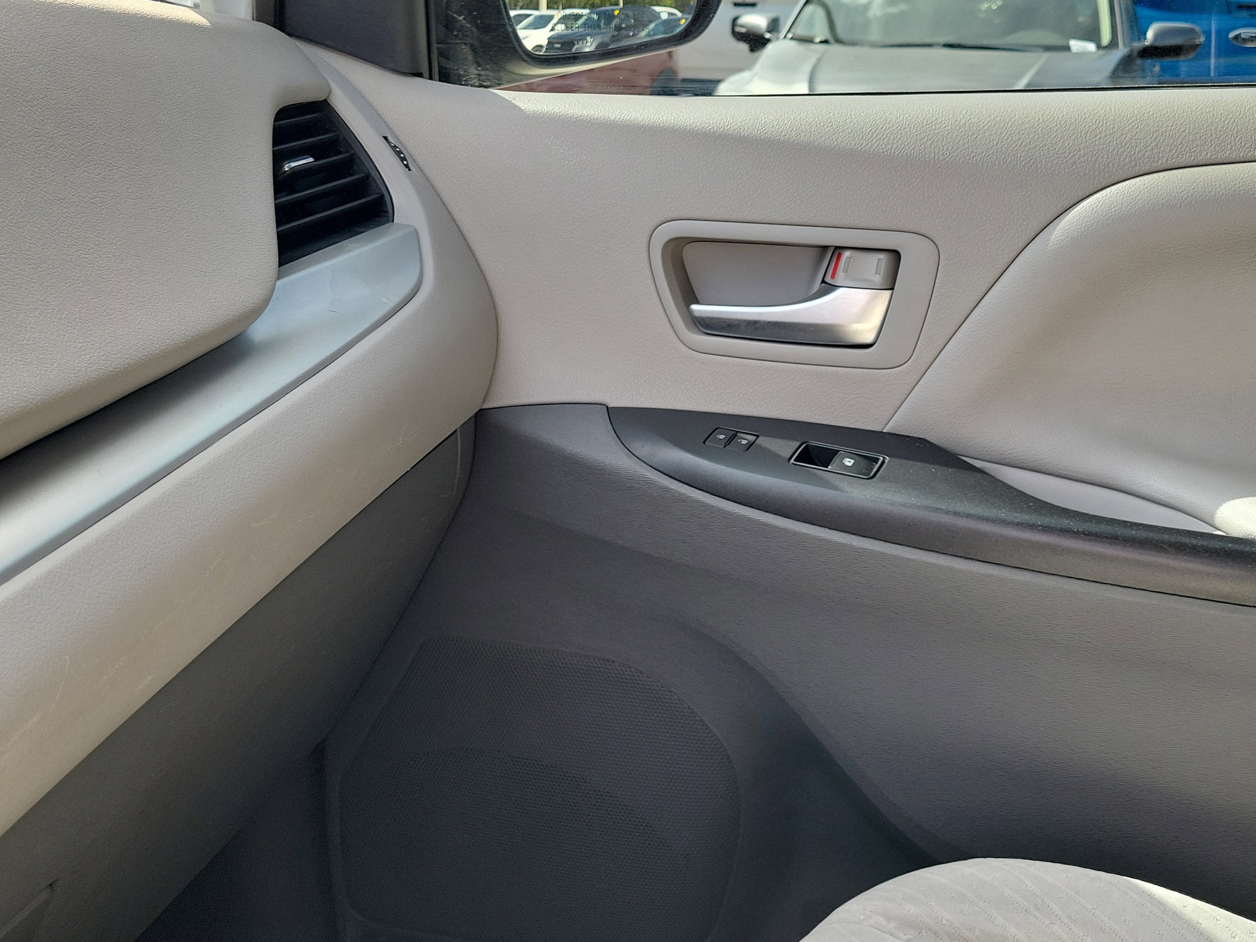 2019 Toyota Sienna LE Auto Access Seat