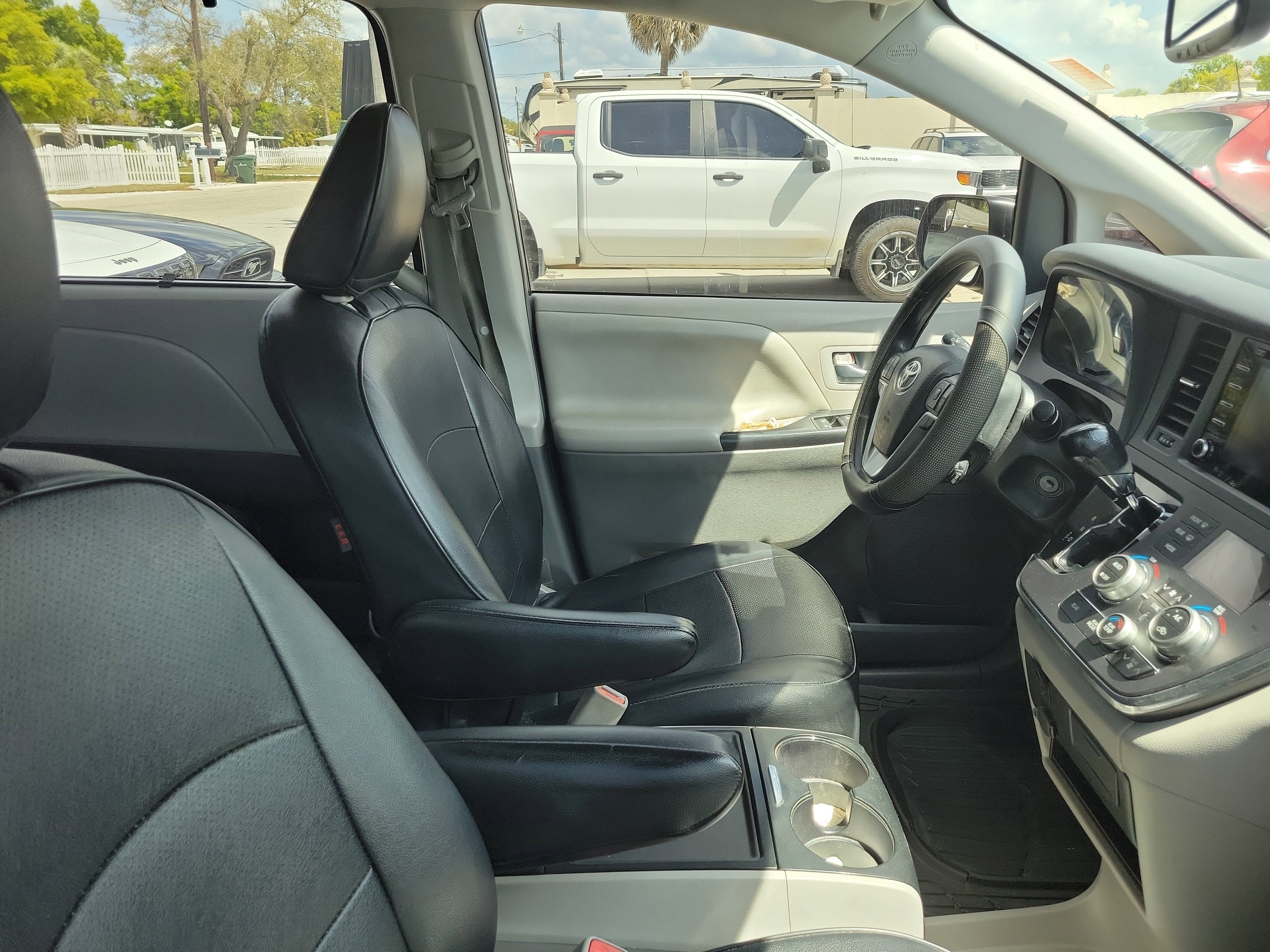 2019 Toyota Sienna LE Auto Access Seat