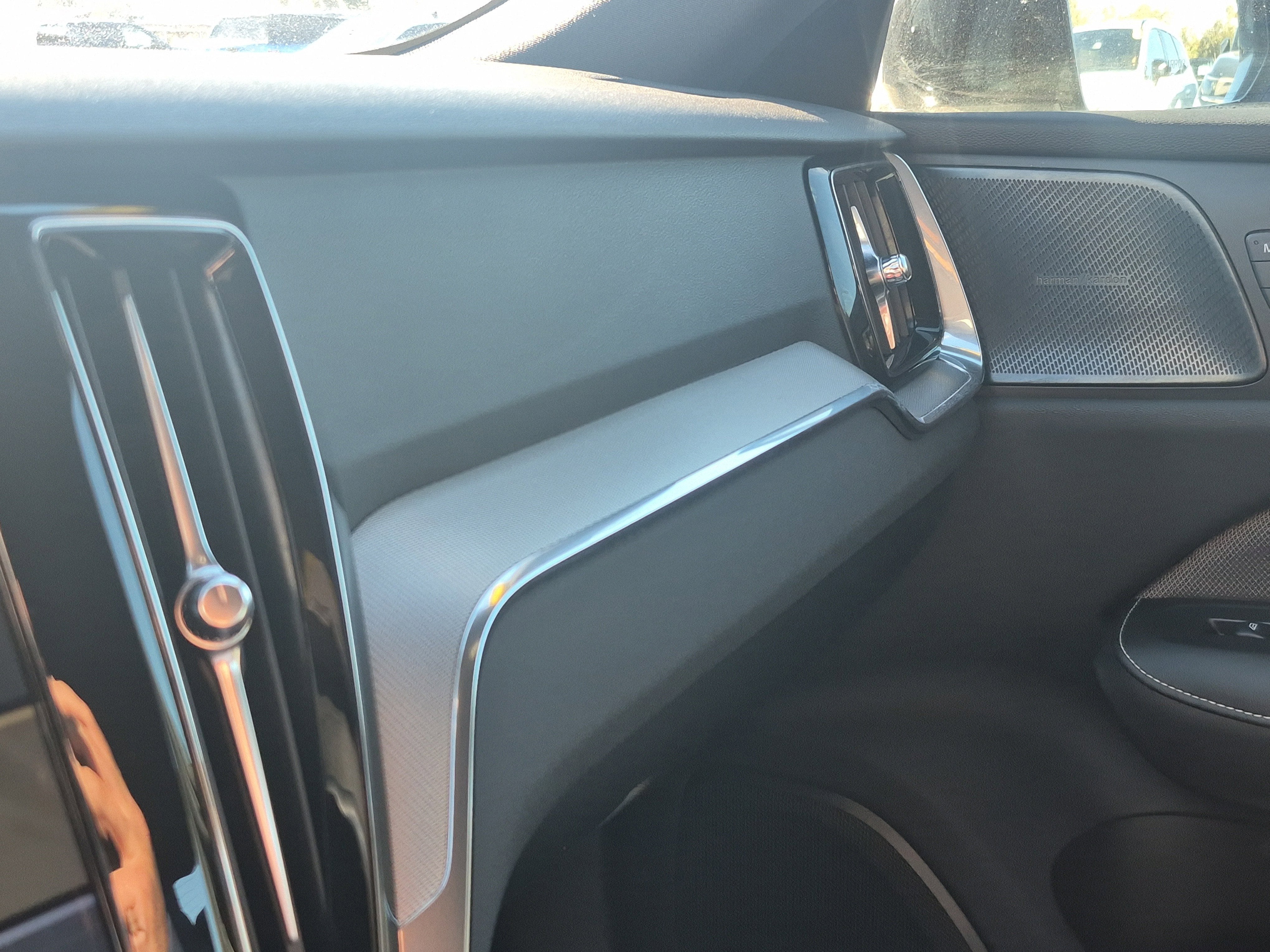 2024 Volvo S60 Plus Black Edition