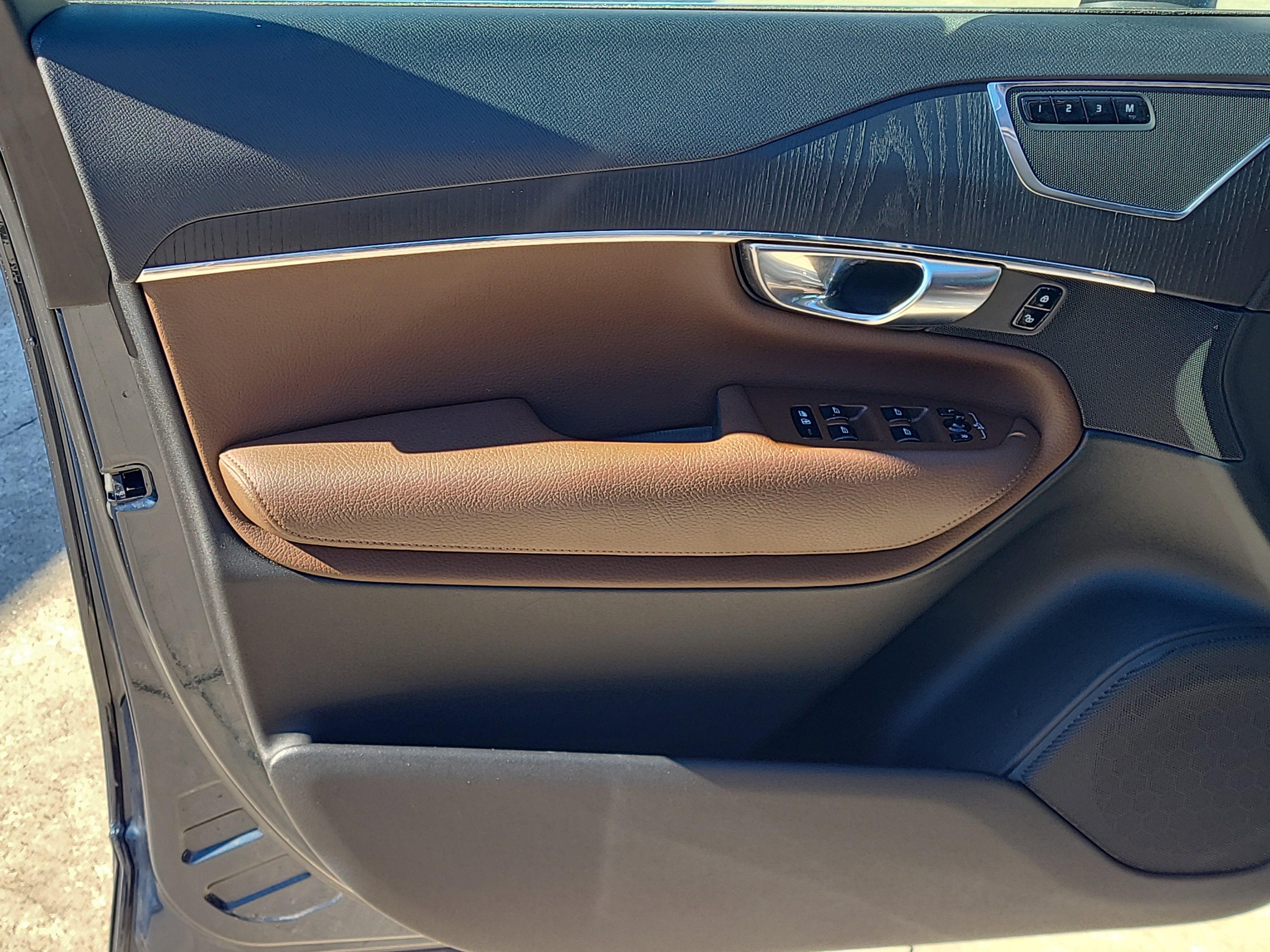 2020 Volvo XC90 Momentum