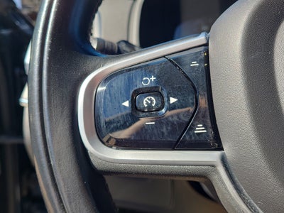 2020 Volvo XC90 Momentum