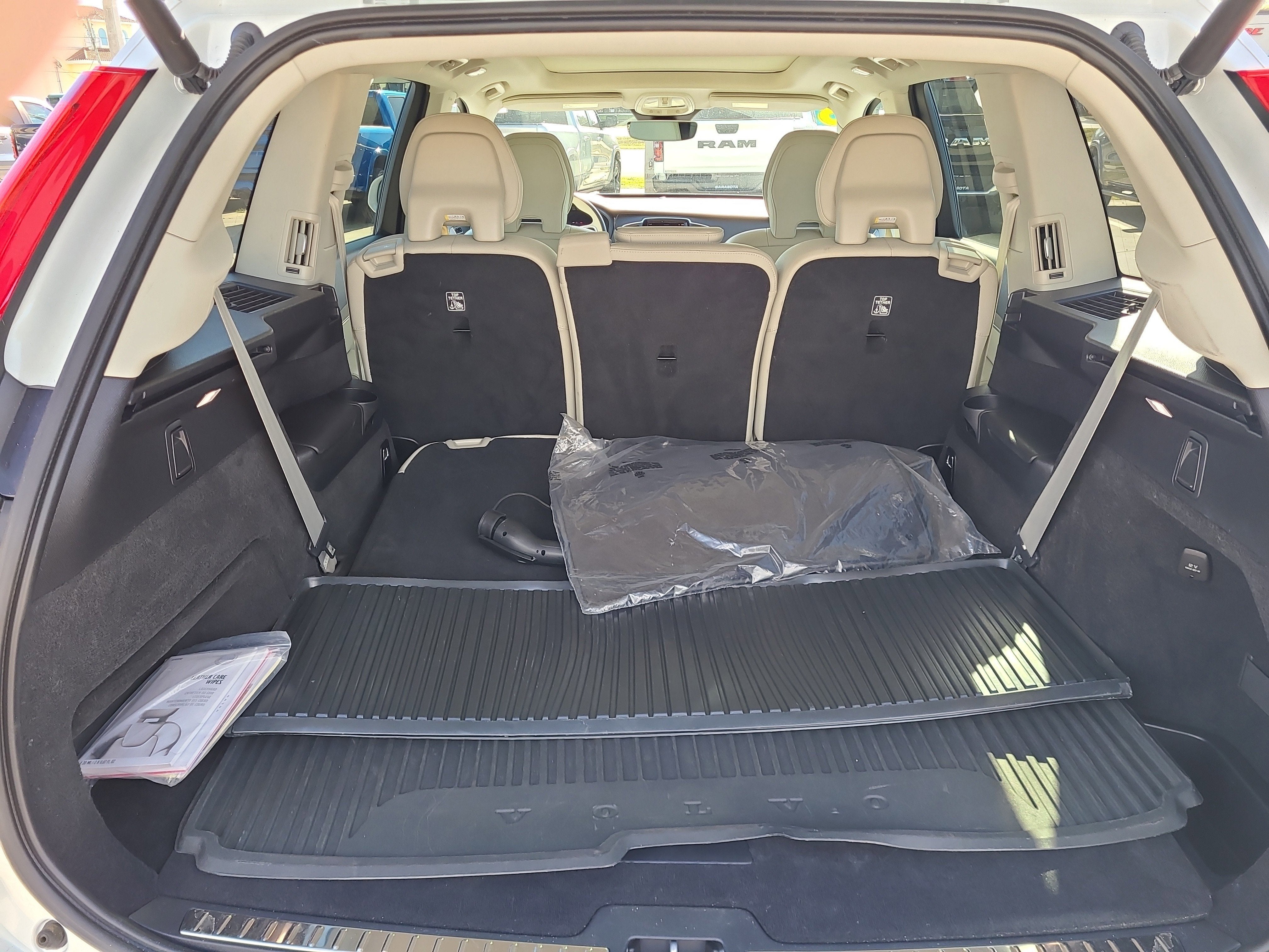 2023 Volvo XC90 Recharge Plug-In Hybrid Core Bright Theme