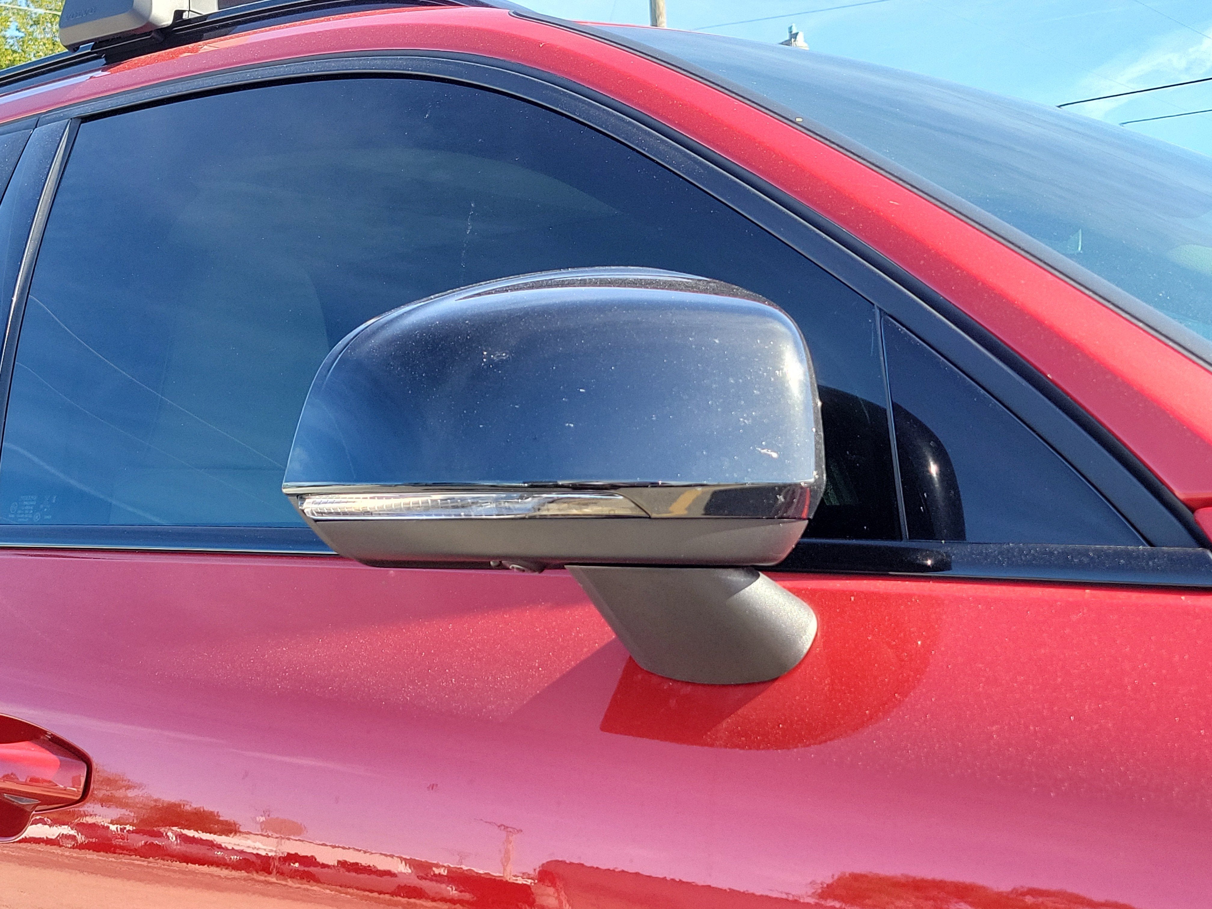 2023 Volvo XC40 Plus Dark Theme