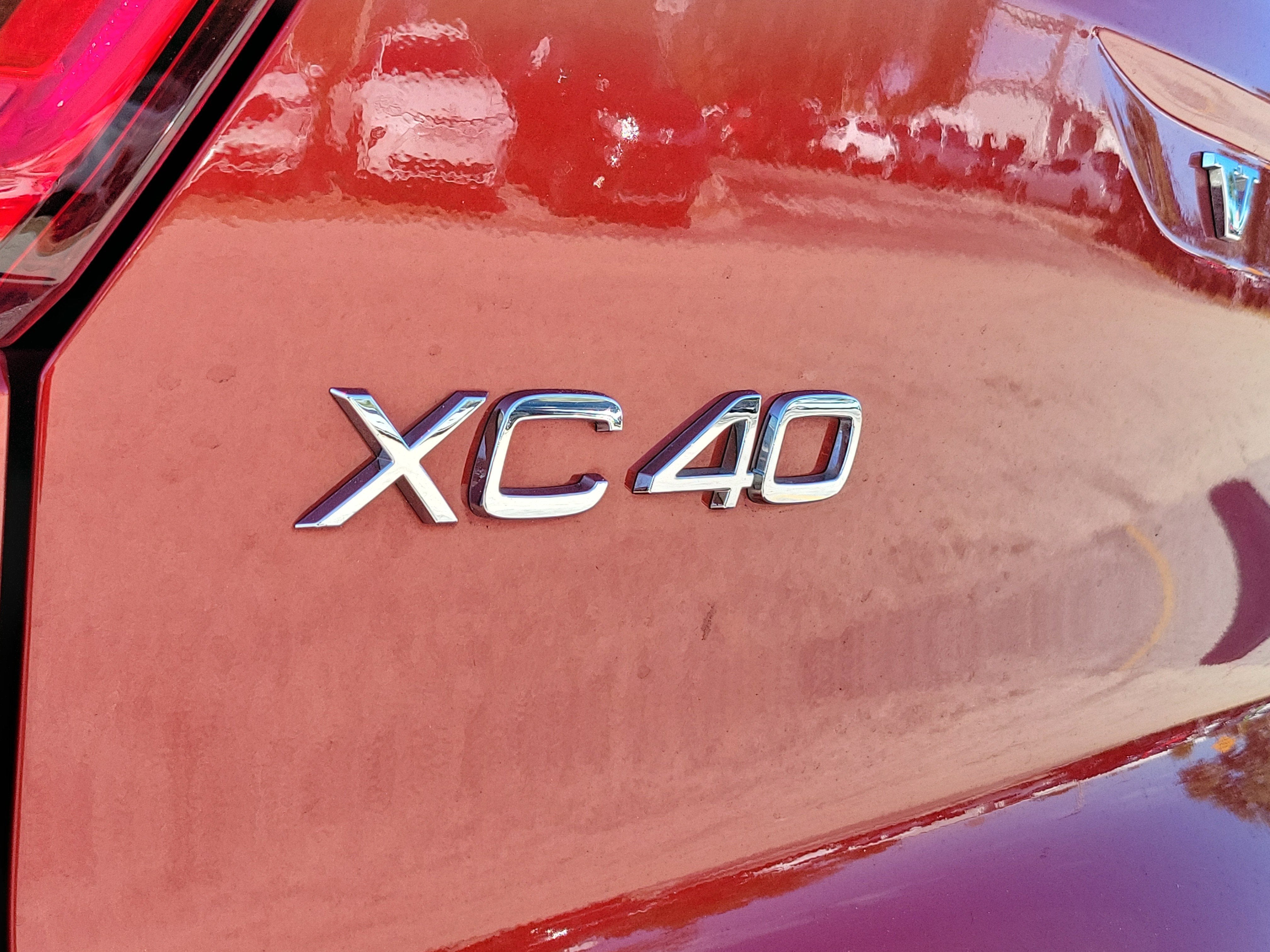 2023 Volvo XC40 Plus Dark Theme