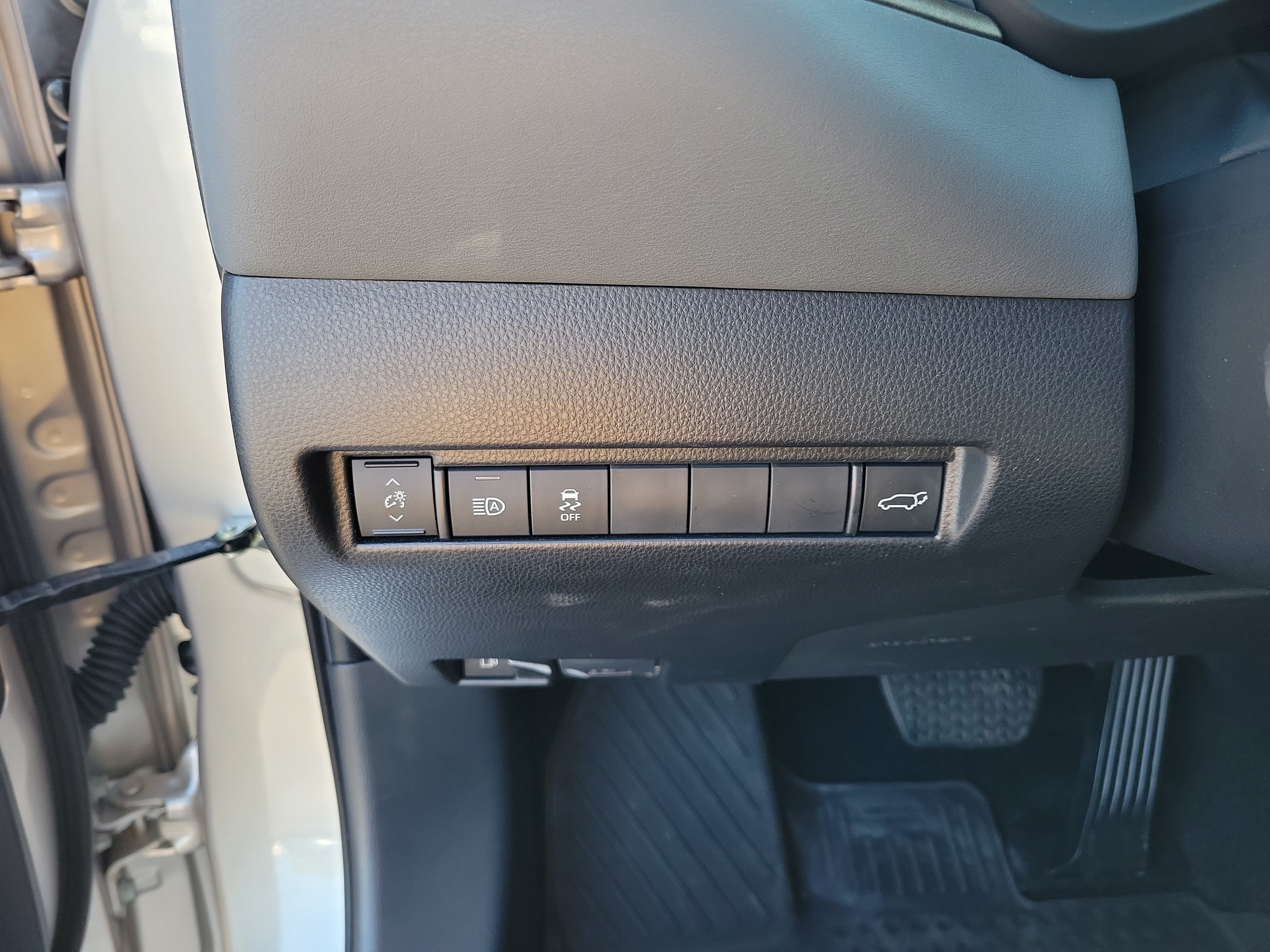 2023 Toyota Venza LE
